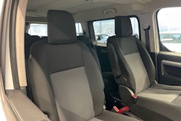 Valkoinen Toyota Proace Verso 2018 kuva 20.
