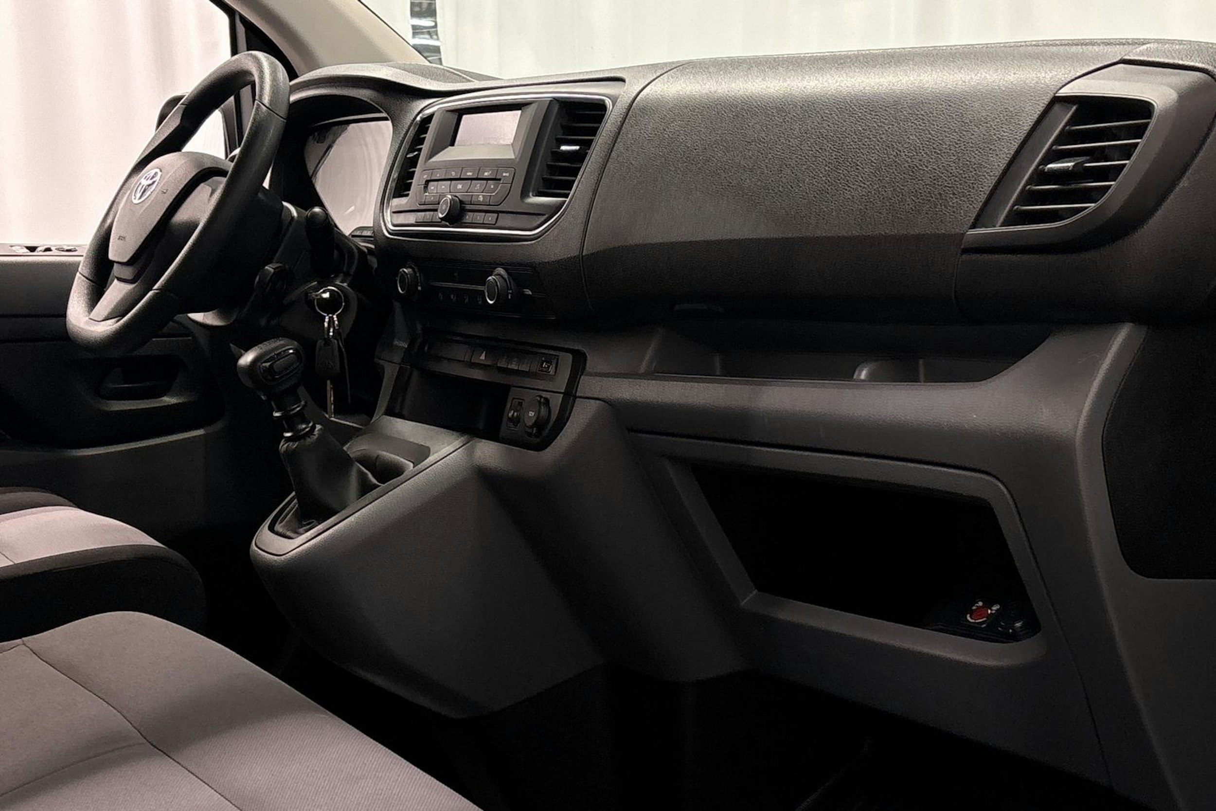 valkoinen Toyota Proace Verso 2018 kuva 12.