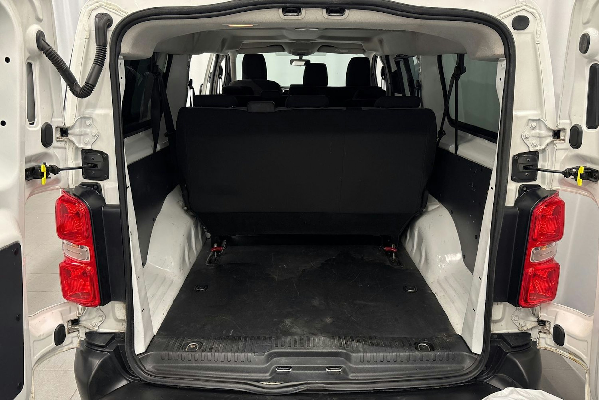 valkoinen Toyota Proace Verso 2018 kuva 14.