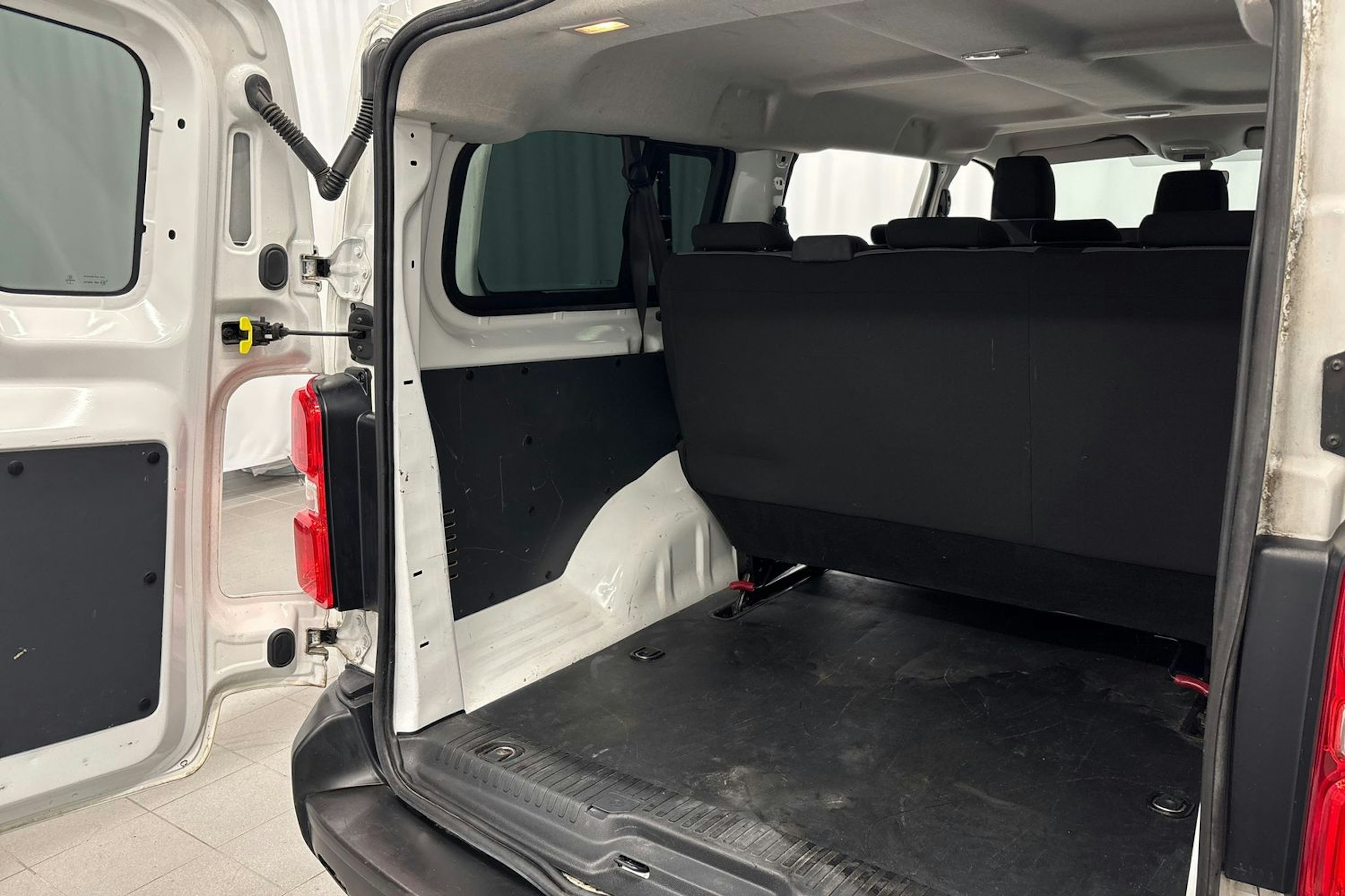 valkoinen Toyota Proace Verso 2018 kuva 16.
