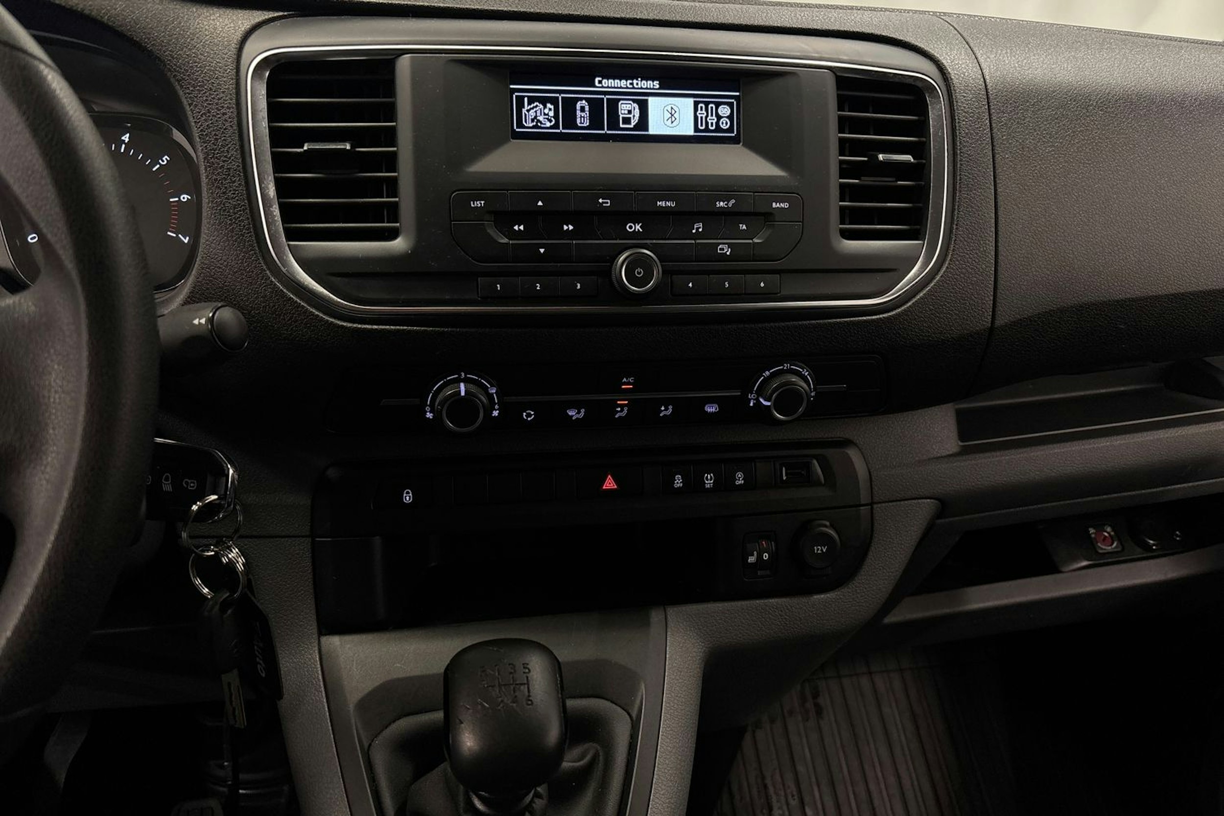 valkoinen Toyota Proace Verso 2018 kuva 23.