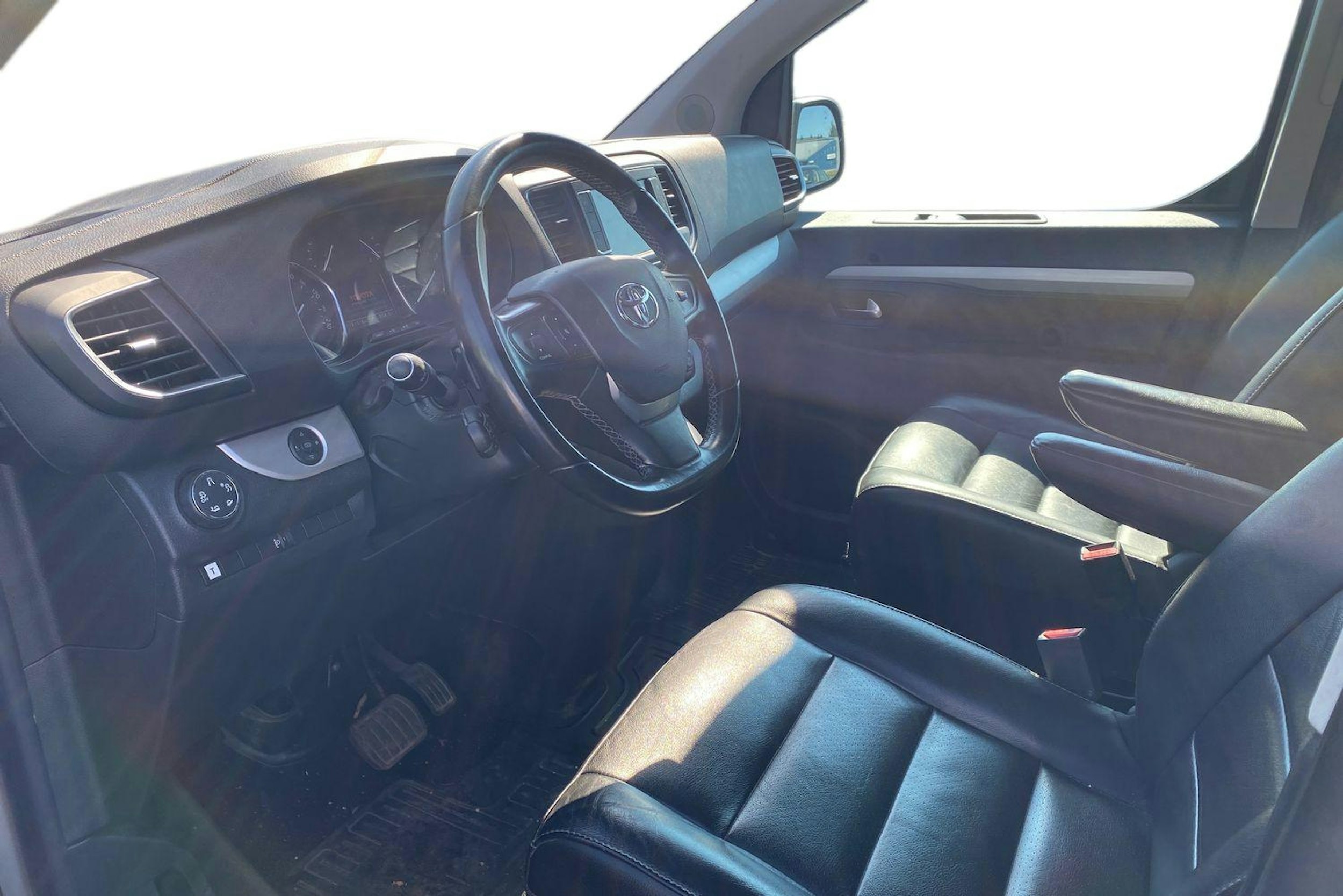 harmaa Toyota Proace Verso 2018 kuva 3.