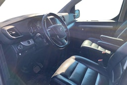 harmaa Toyota Proace Verso 2018 kuva 3.