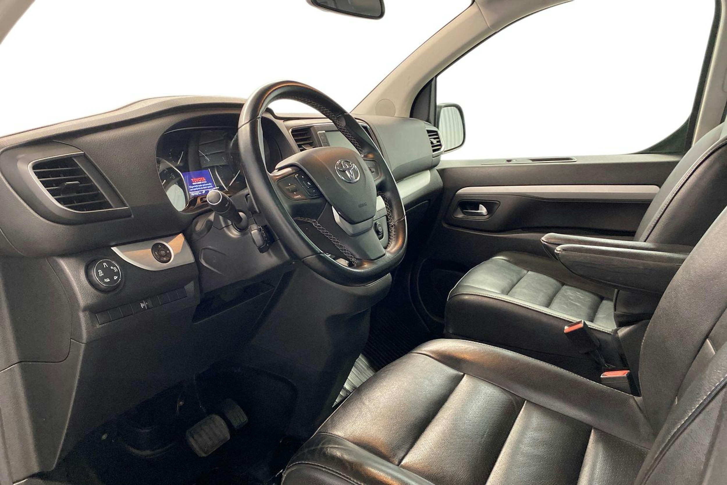 harmaa Toyota Proace Verso 2018 kuva 7.