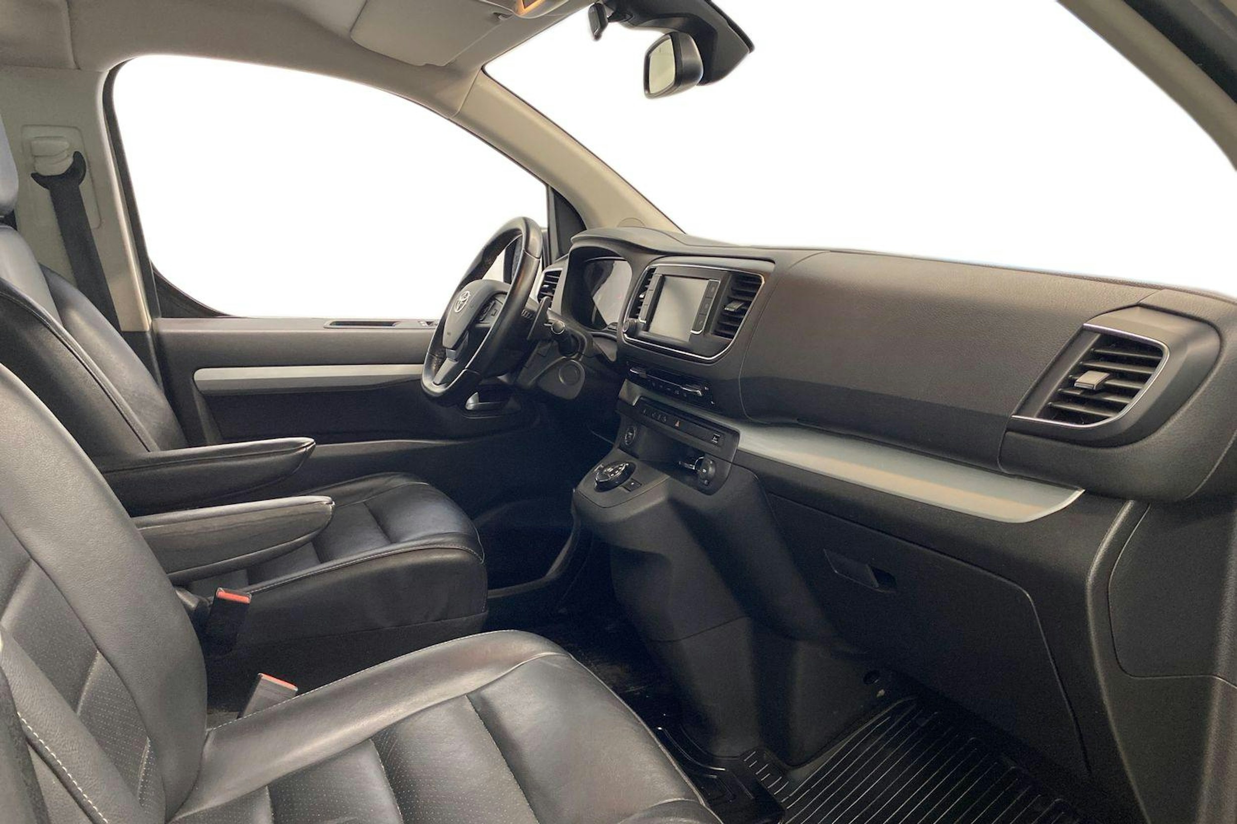 harmaa Toyota Proace Verso 2018 kuva 9.
