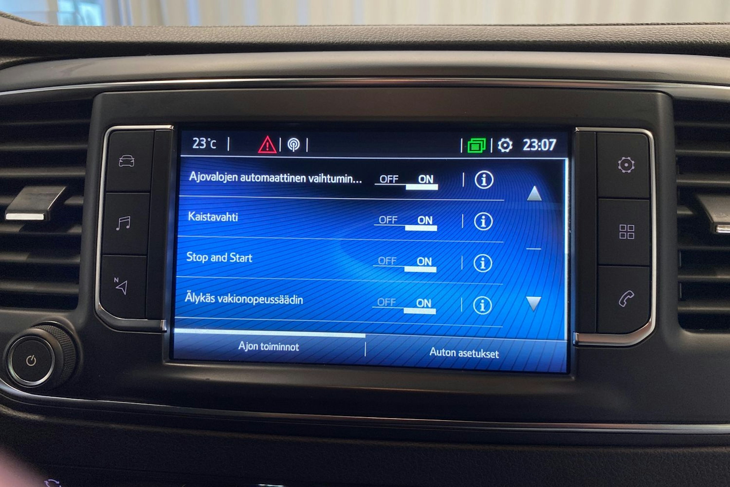 harmaa Toyota Proace Verso 2018 kuva 17.