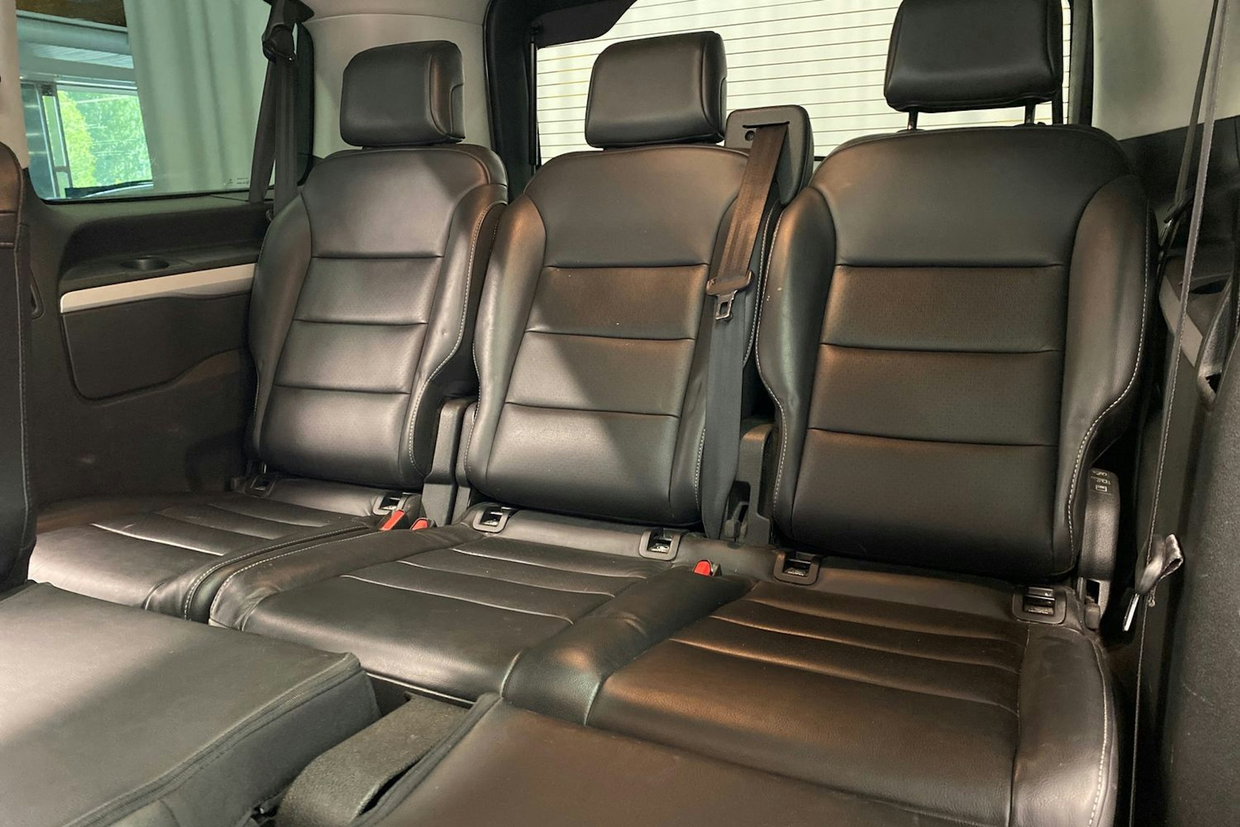 harmaa Toyota Proace Verso 2018 kuva 26.