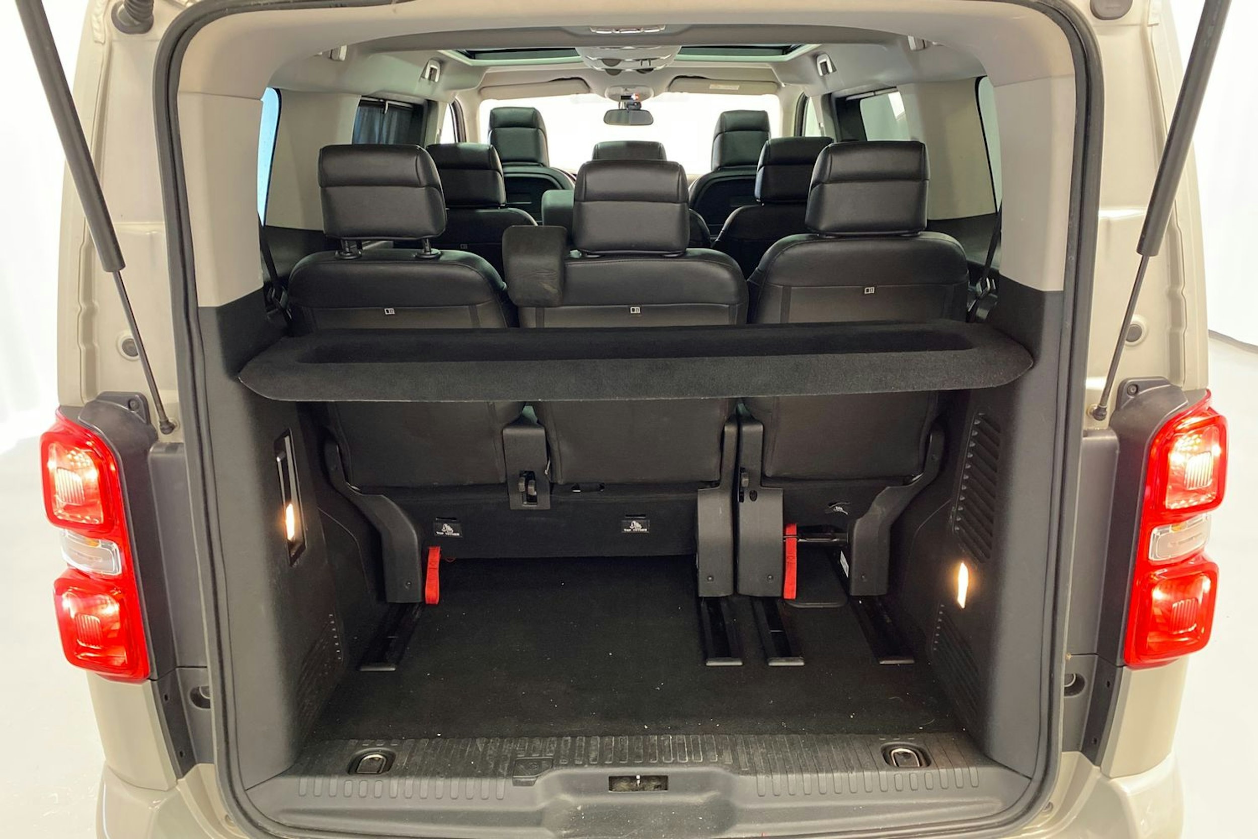 harmaa Toyota Proace Verso 2018 kuva 29.