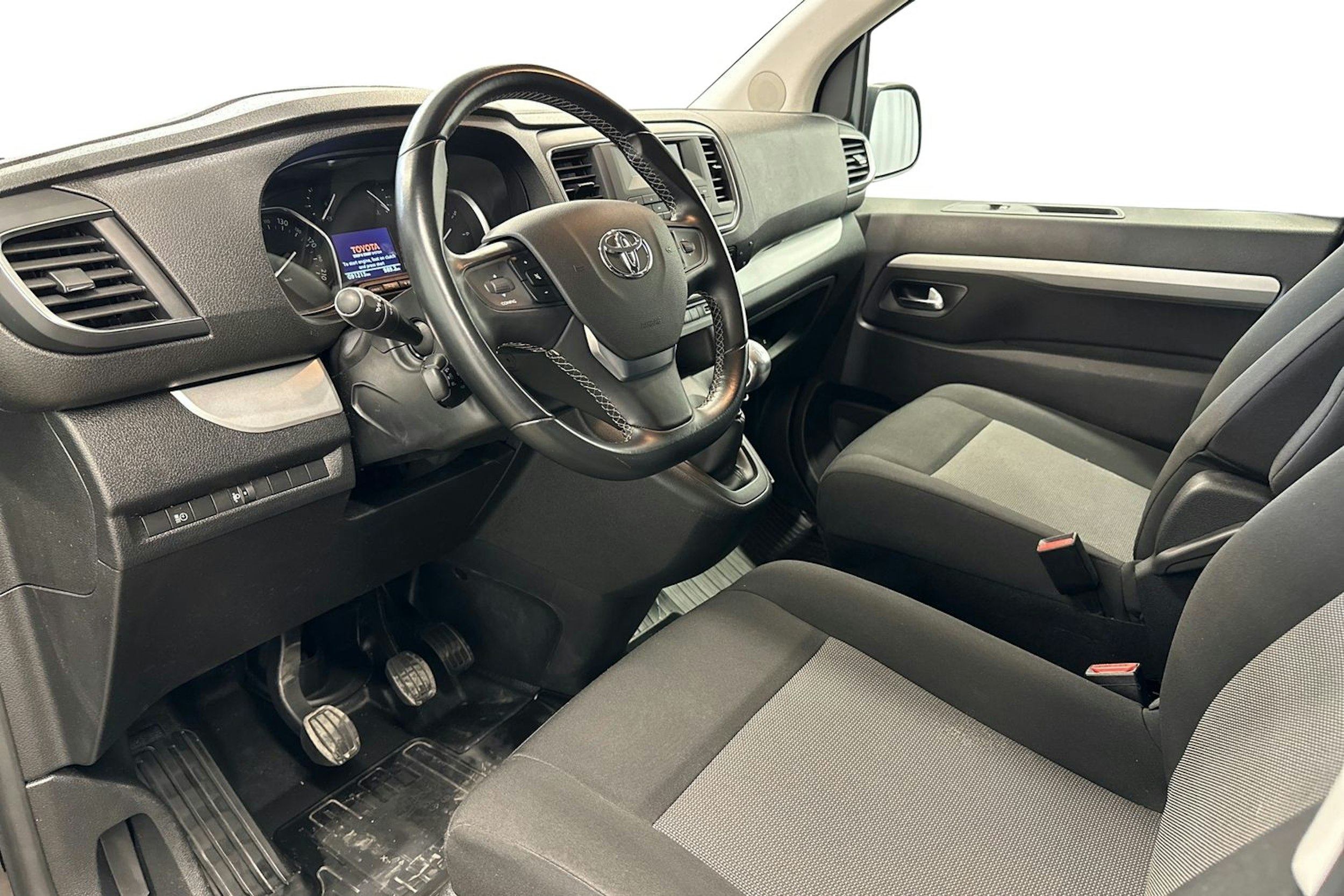 musta Toyota Proace Verso 2019 kuva 7.