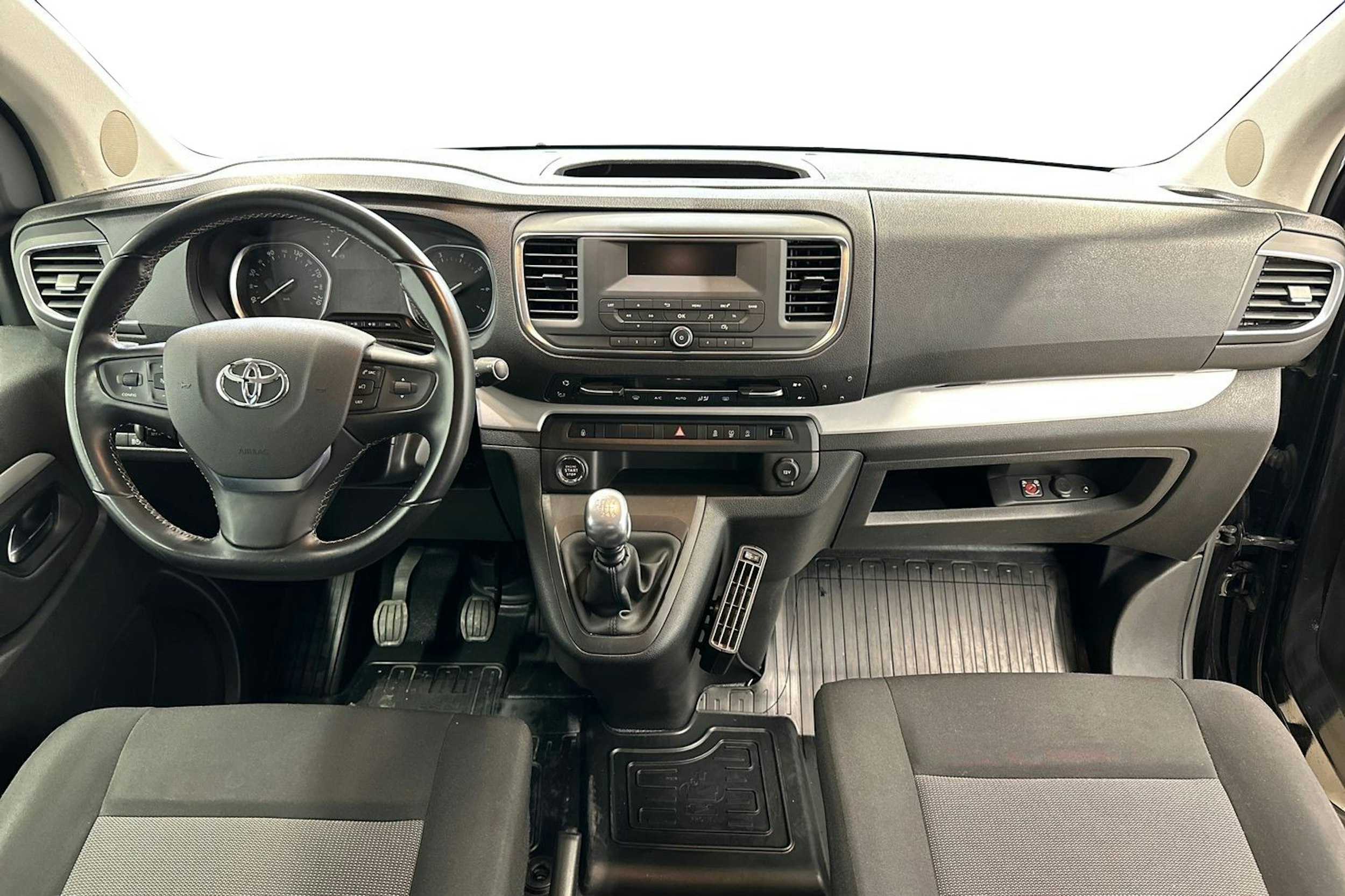 musta Toyota Proace Verso 2019 kuva 8.