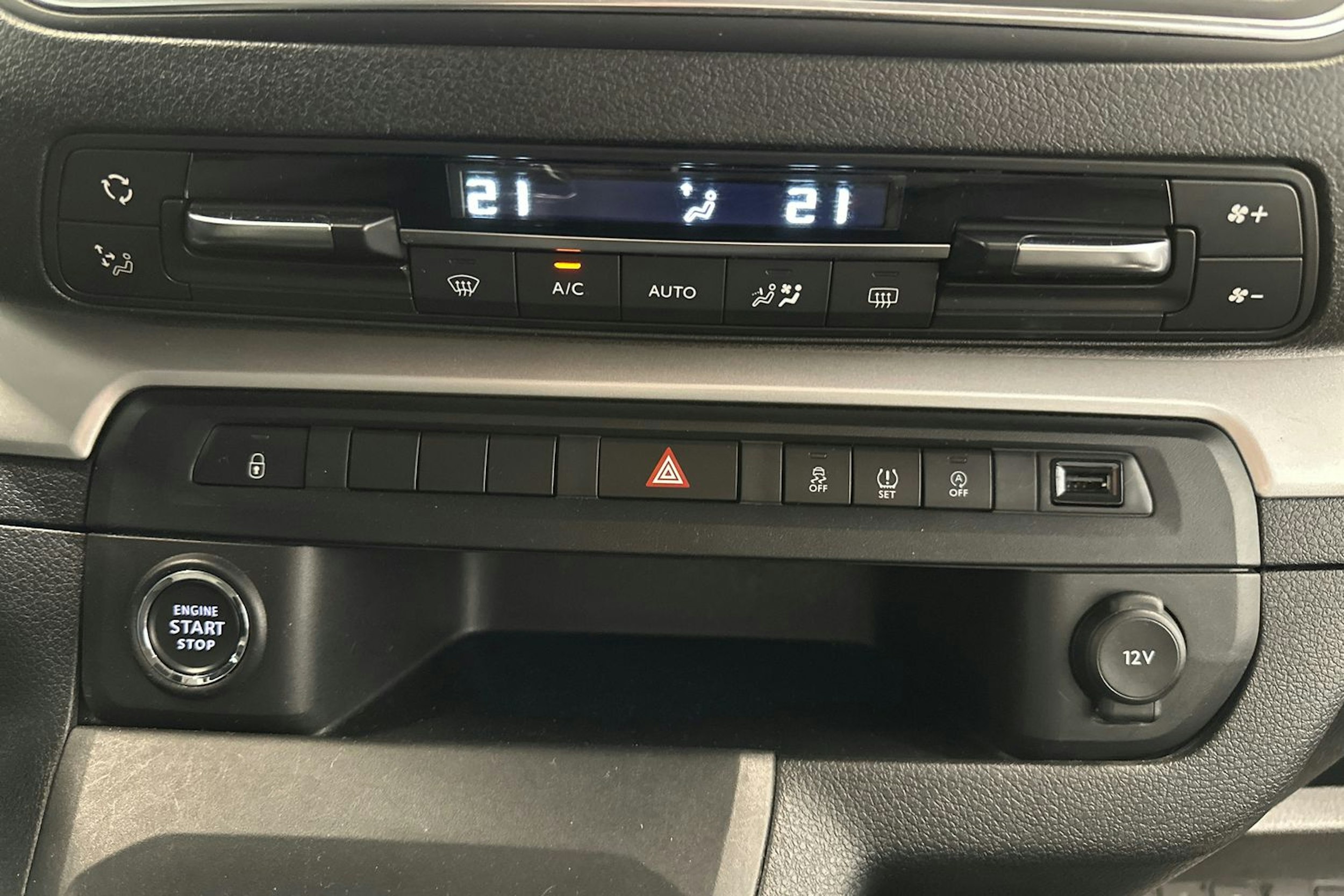 musta Toyota Proace Verso 2019 kuva 14.