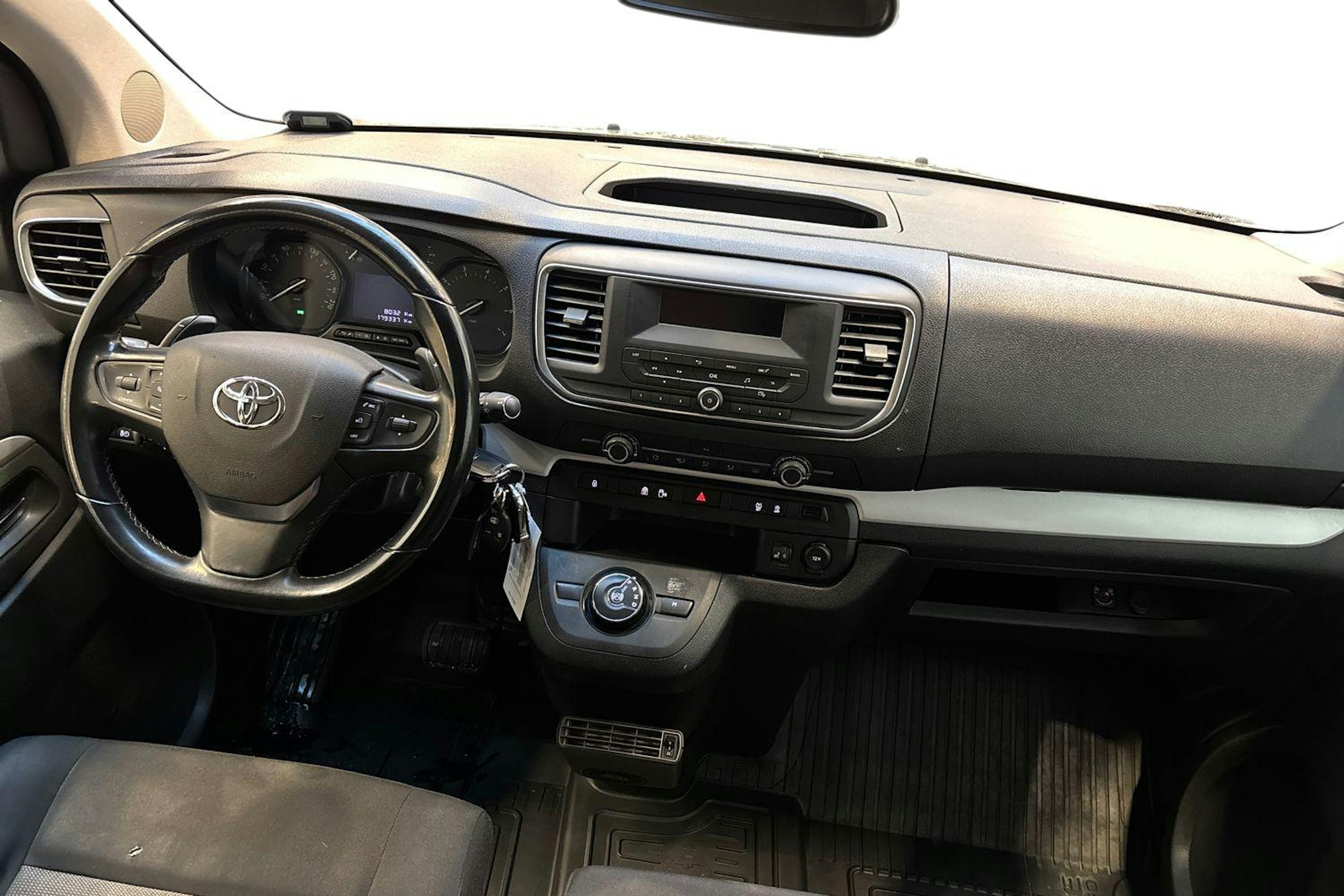 harmaa Toyota Proace Verso 2019 kuva 9.