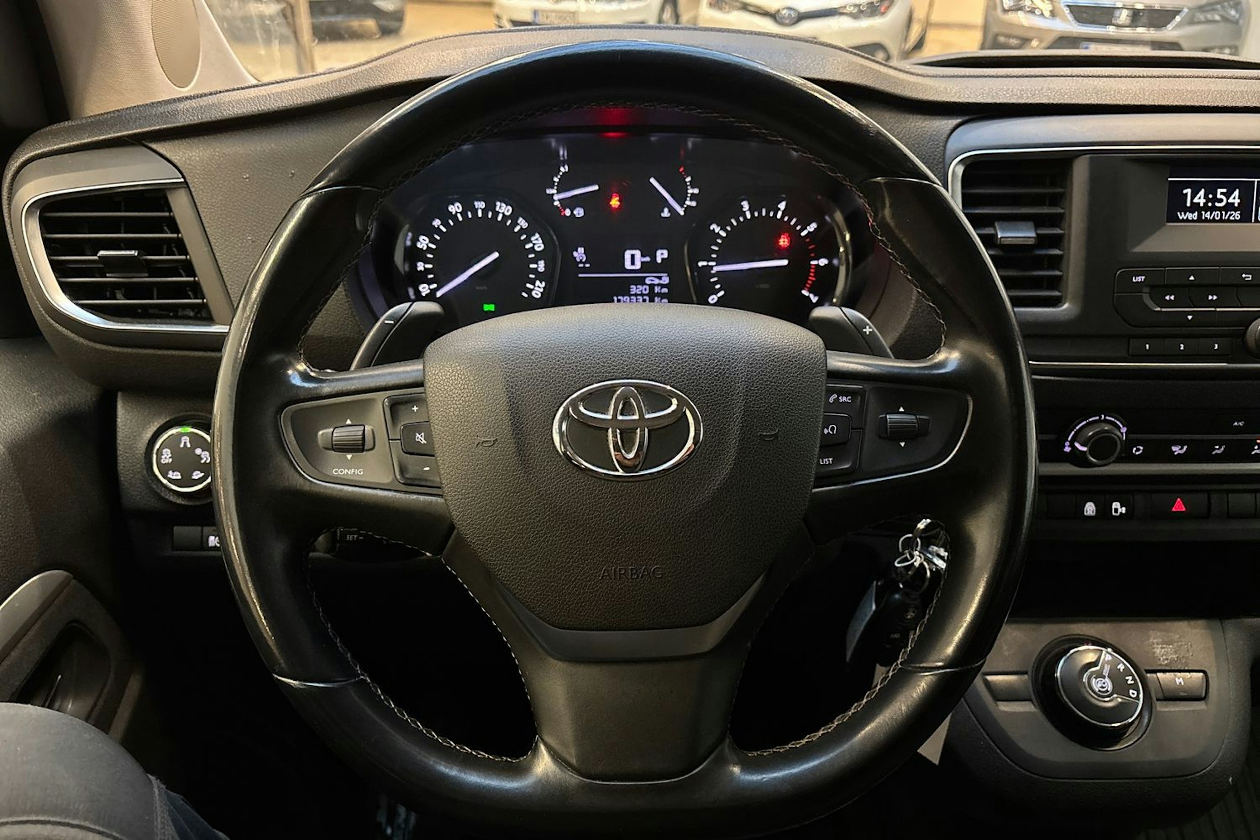 harmaa Toyota Proace Verso 2019 kuva 19.