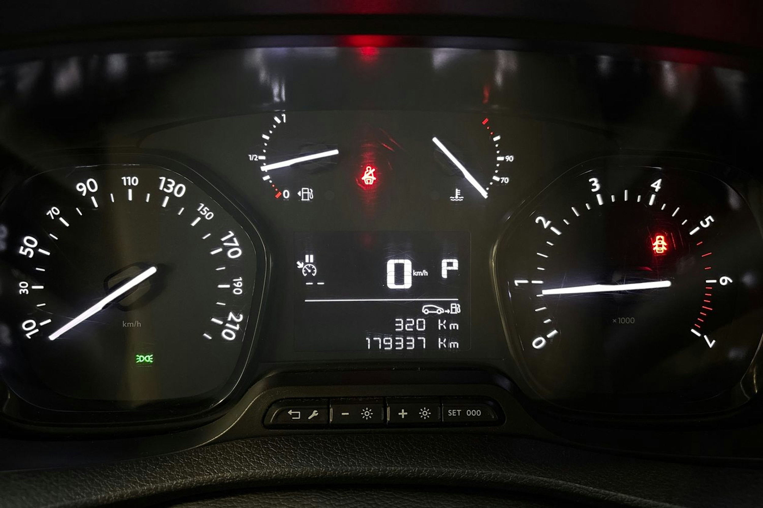 harmaa Toyota Proace Verso 2019 kuva 20.