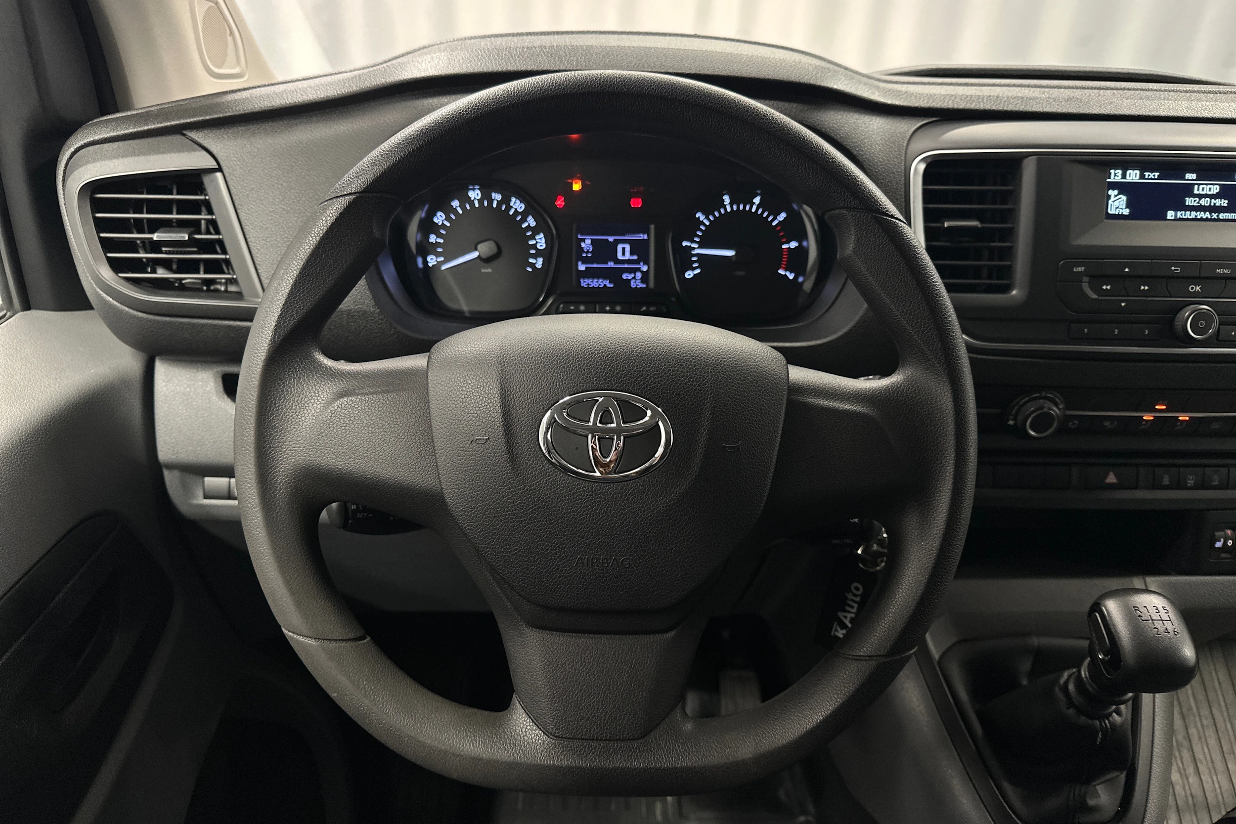 valkoinen Toyota Proace Verso 2019 kuva 11.
