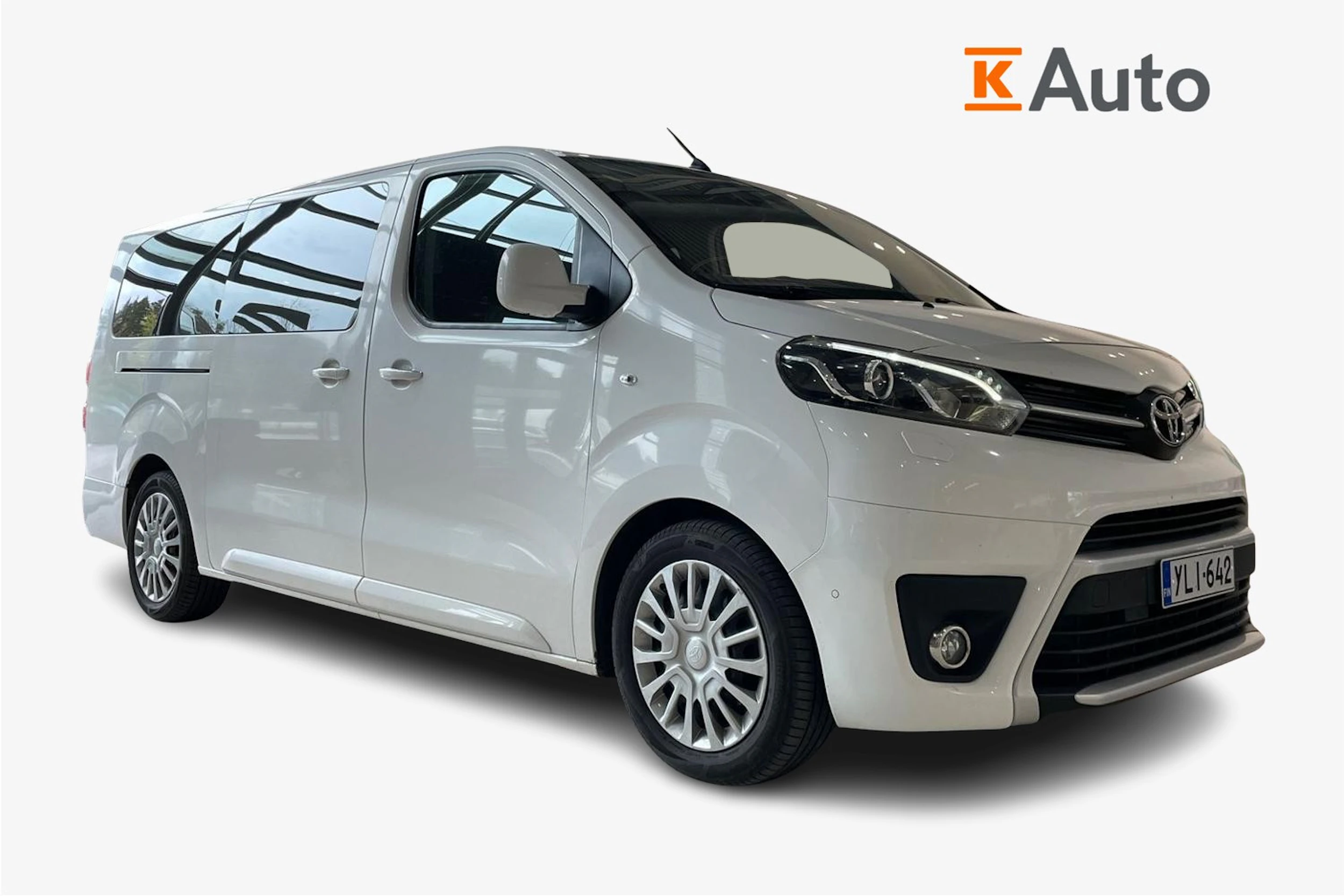Valkoinen Toyota Proace Verso 2019 kuva 1.