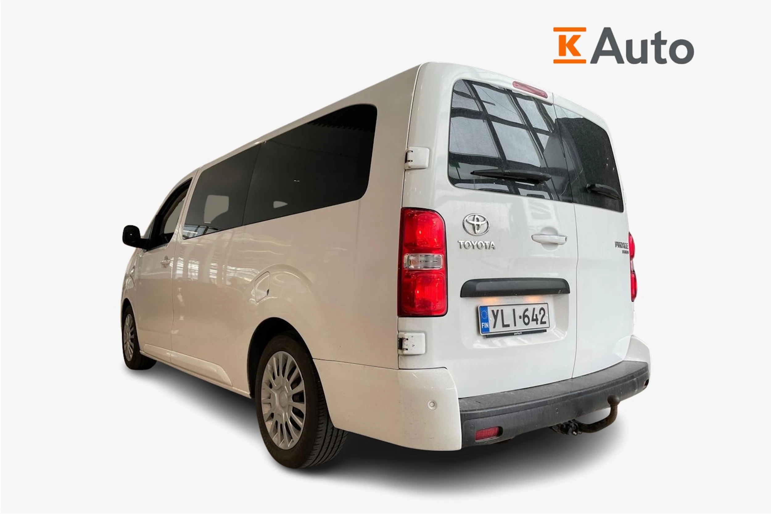 Valkoinen Toyota Proace Verso 2019 kuva 2.