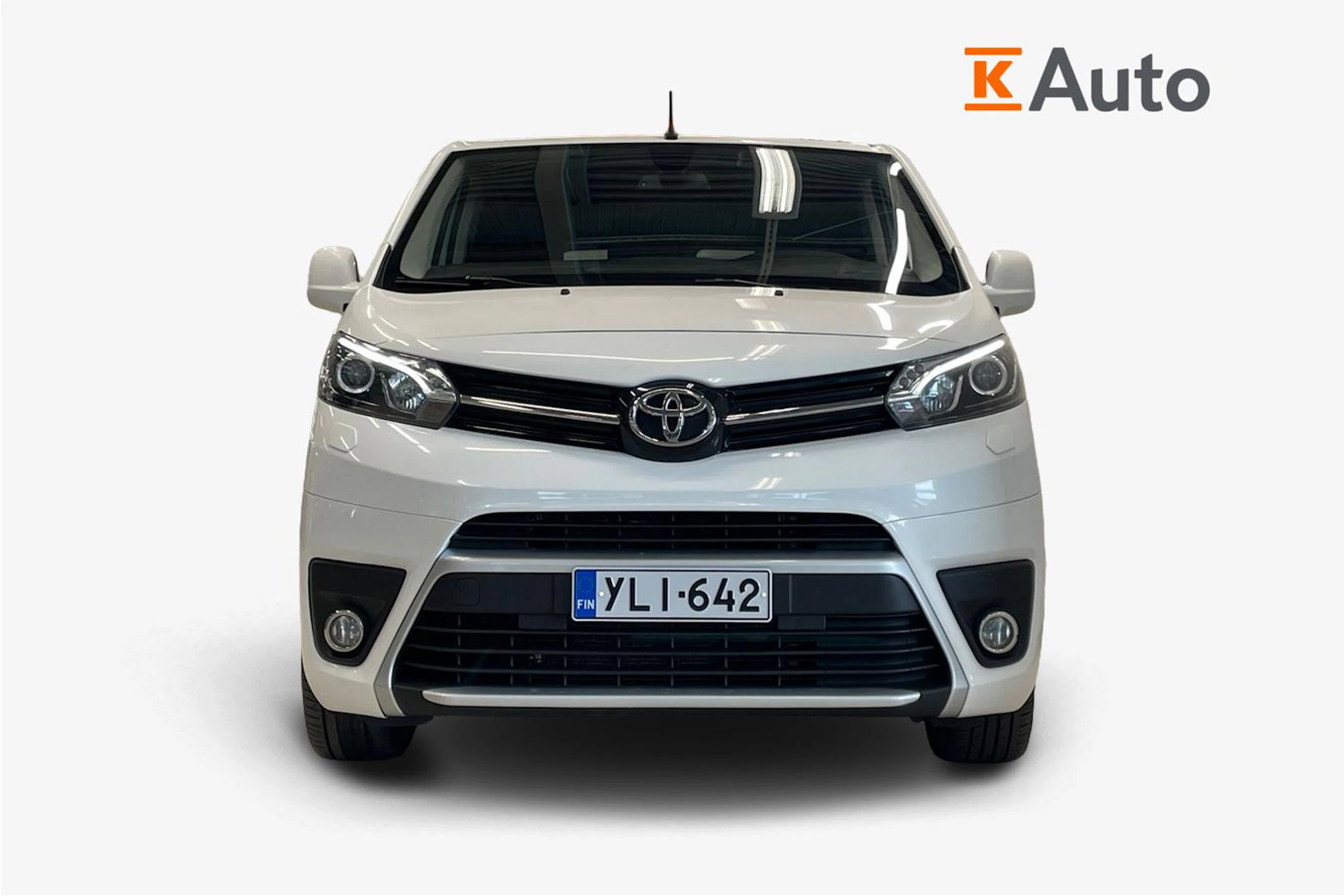 Valkoinen Toyota Proace Verso 2019 kuva 5.