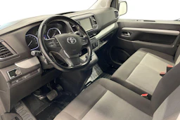 Valkoinen Toyota Proace Verso 2019 kuva 8.