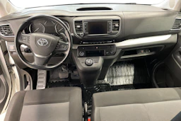 Valkoinen Toyota Proace Verso 2019 kuva 9.
