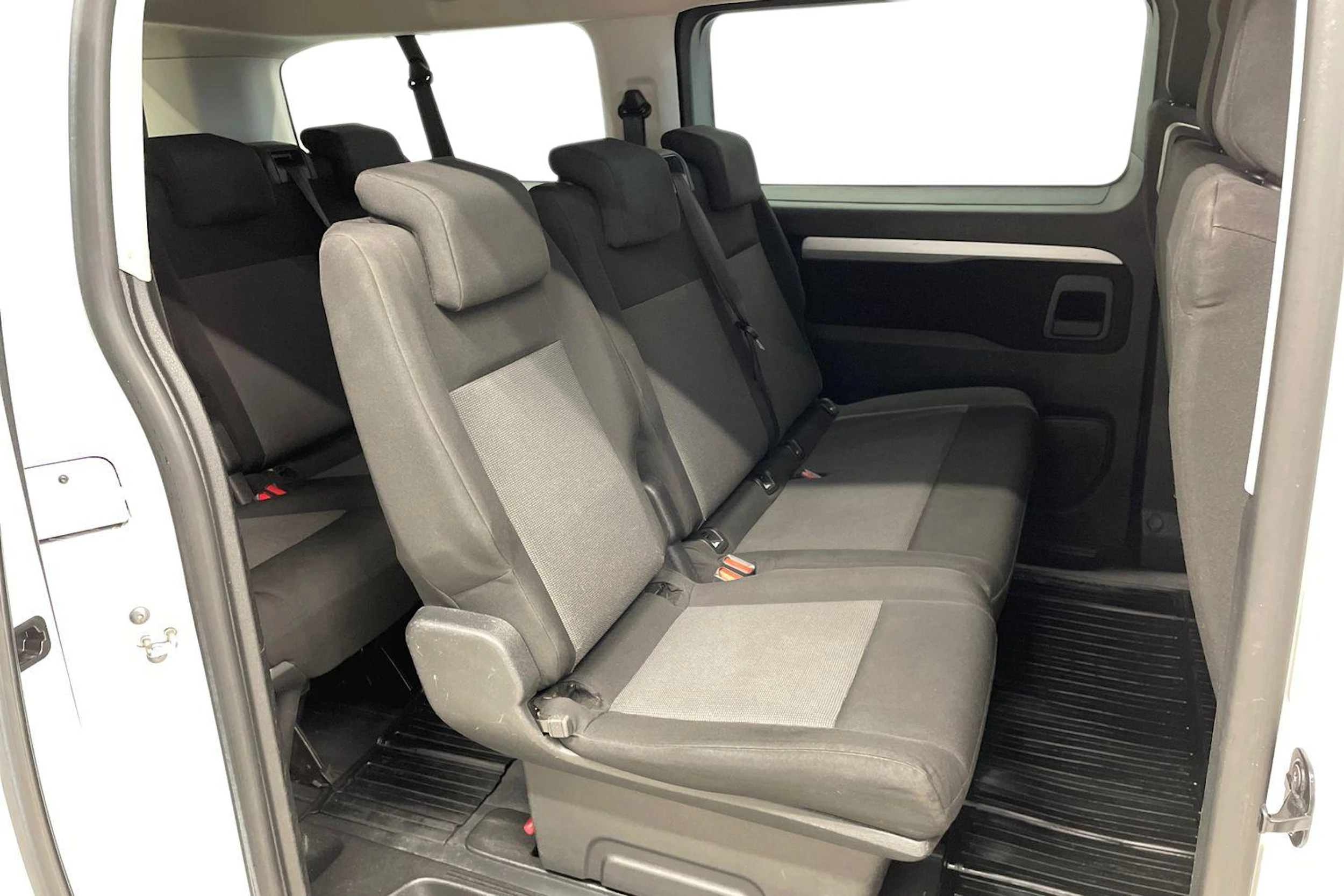 Valkoinen Toyota Proace Verso 2019 kuva 11.