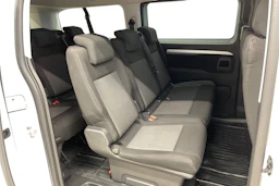Valkoinen Toyota Proace Verso 2019 kuva 11.