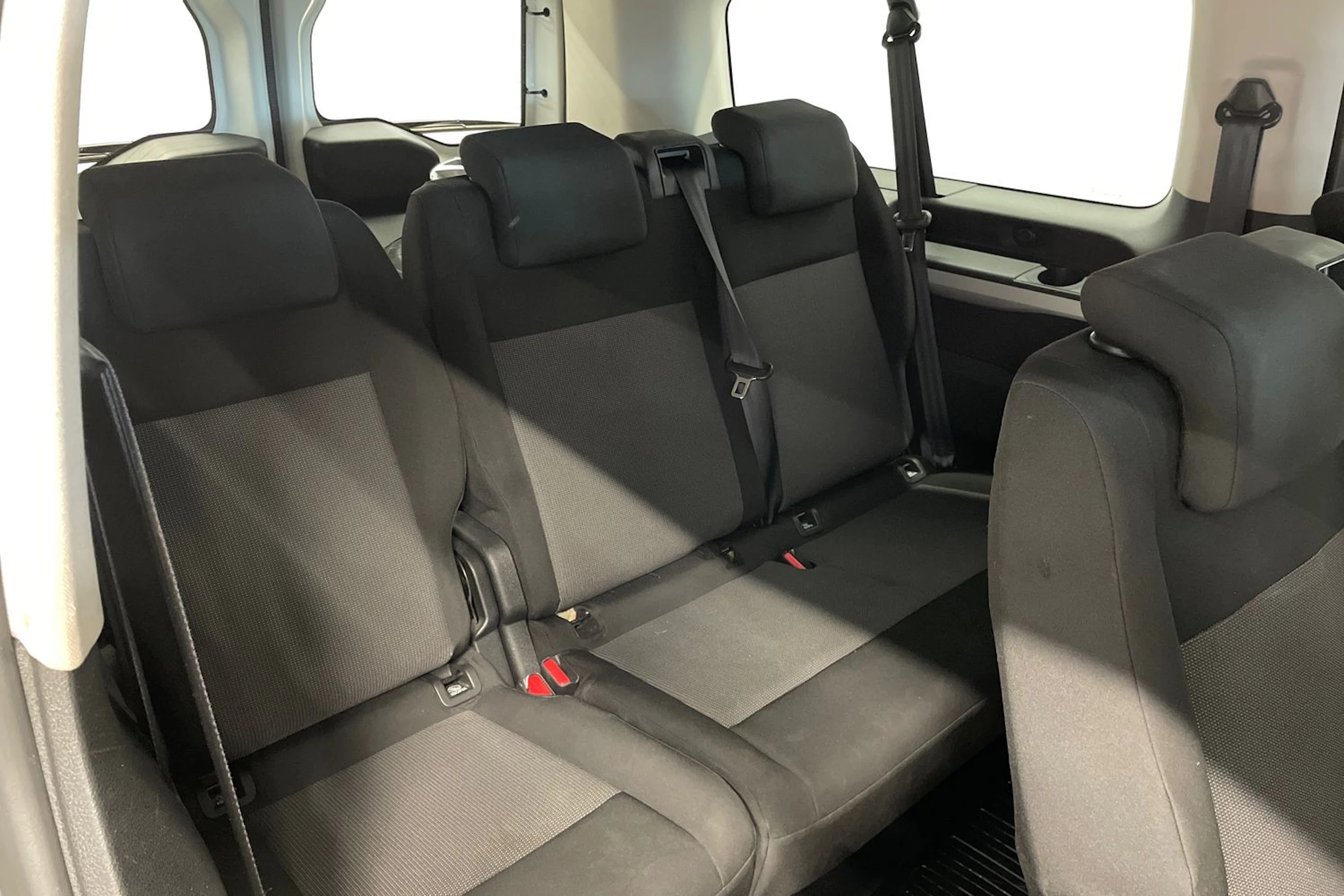 Valkoinen Toyota Proace Verso 2019 kuva 15.