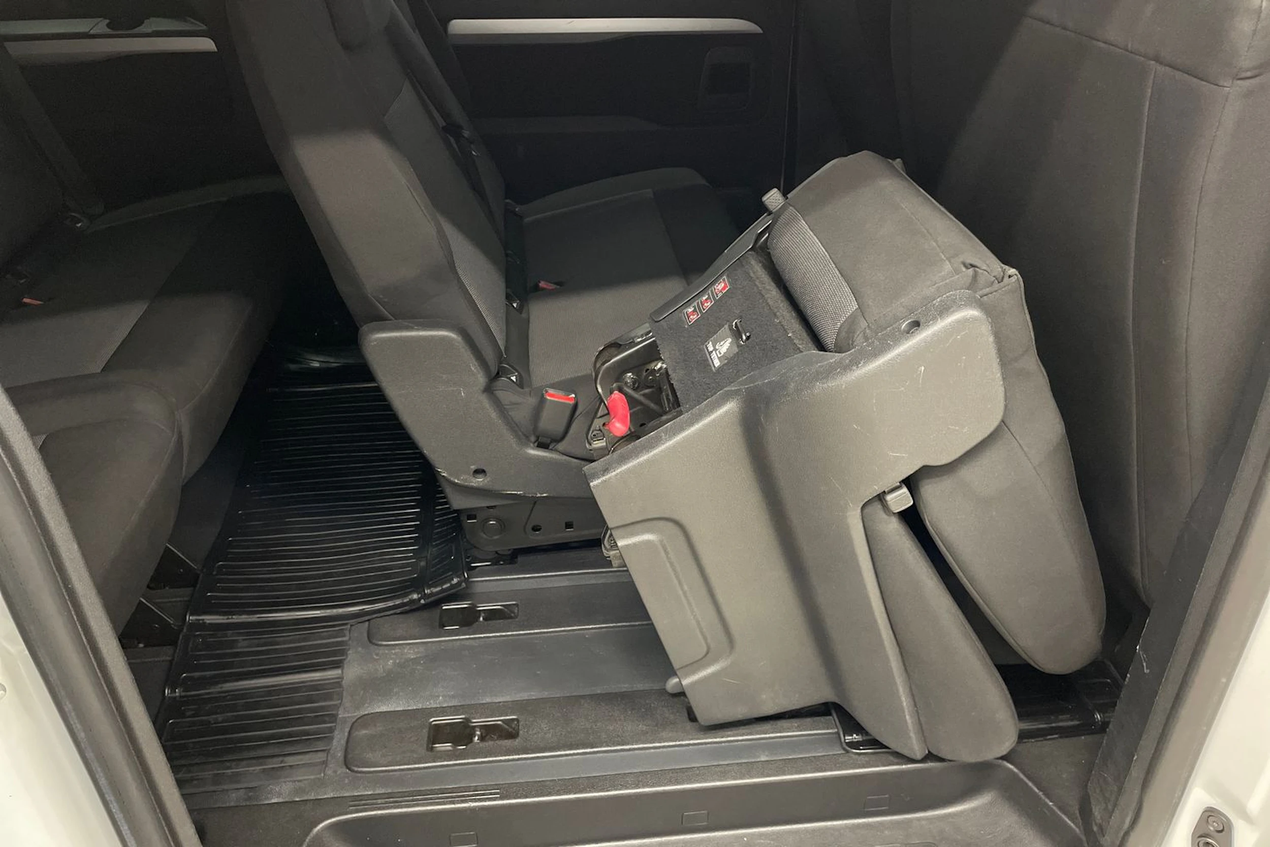 Valkoinen Toyota Proace Verso 2019 kuva 16.