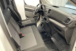 Valkoinen Toyota Proace Verso 2019 kuva 20.
