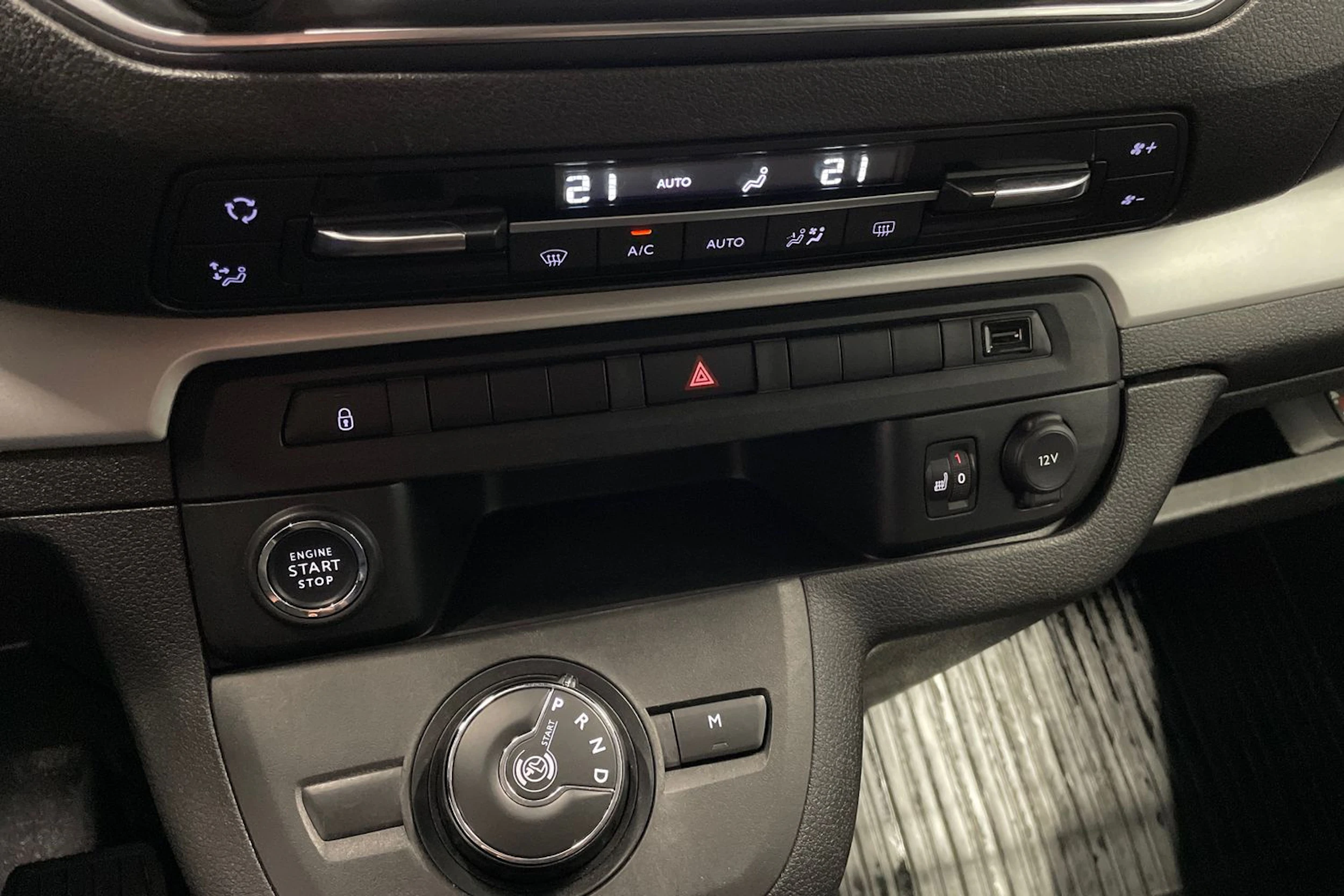 Valkoinen Toyota Proace Verso 2019 kuva 26.
