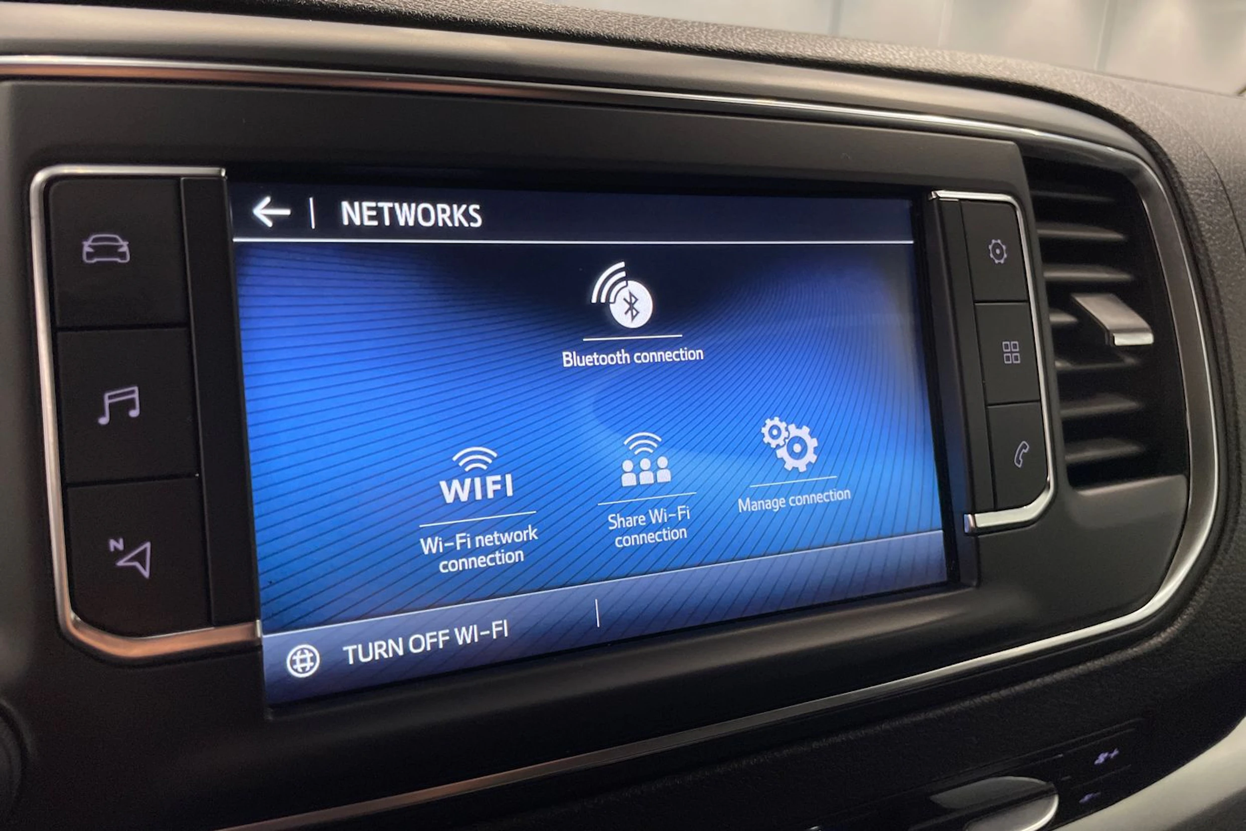 Valkoinen Toyota Proace Verso 2019 kuva 28.
