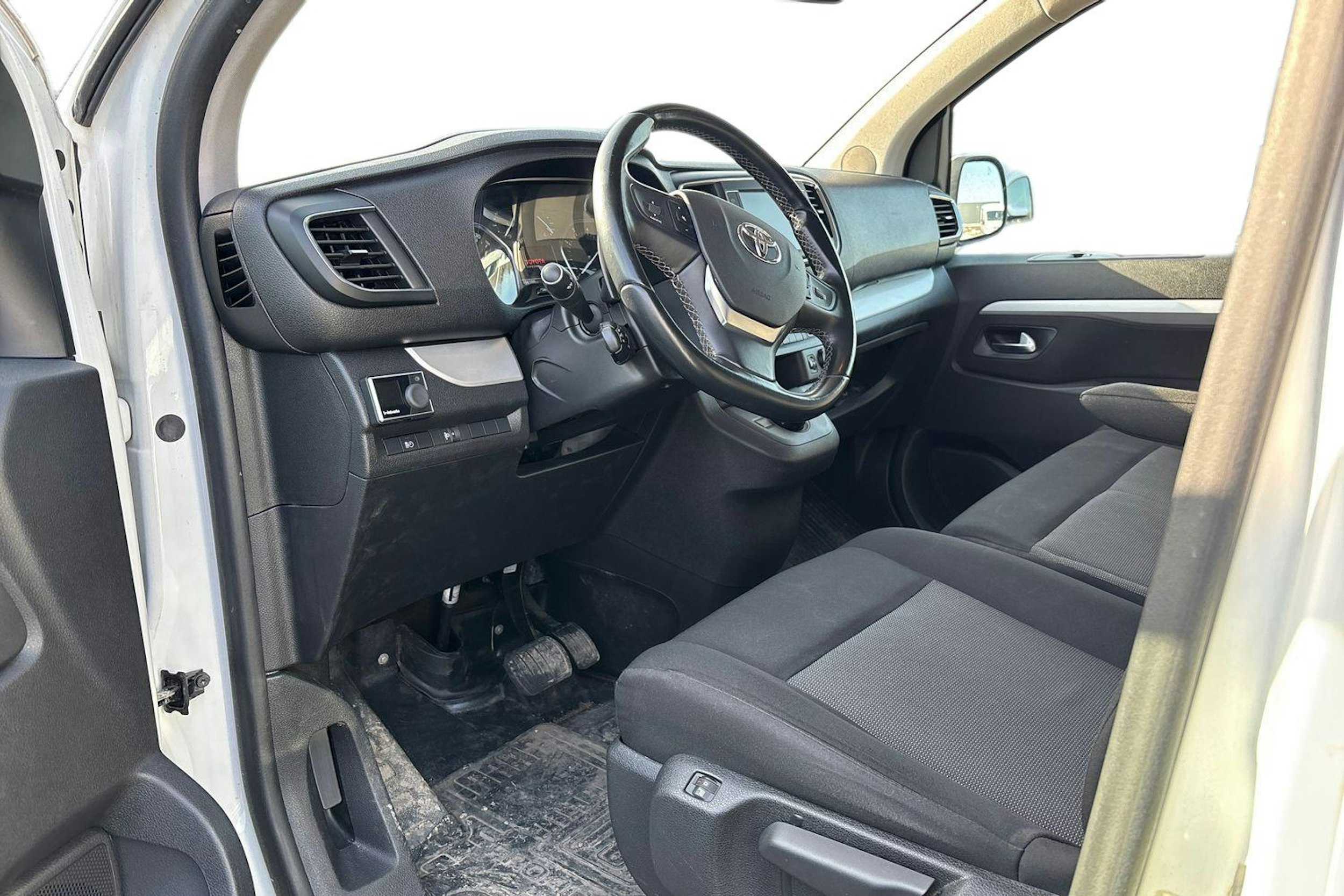 valkoinen Toyota Proace Verso 2020 kuva 3.