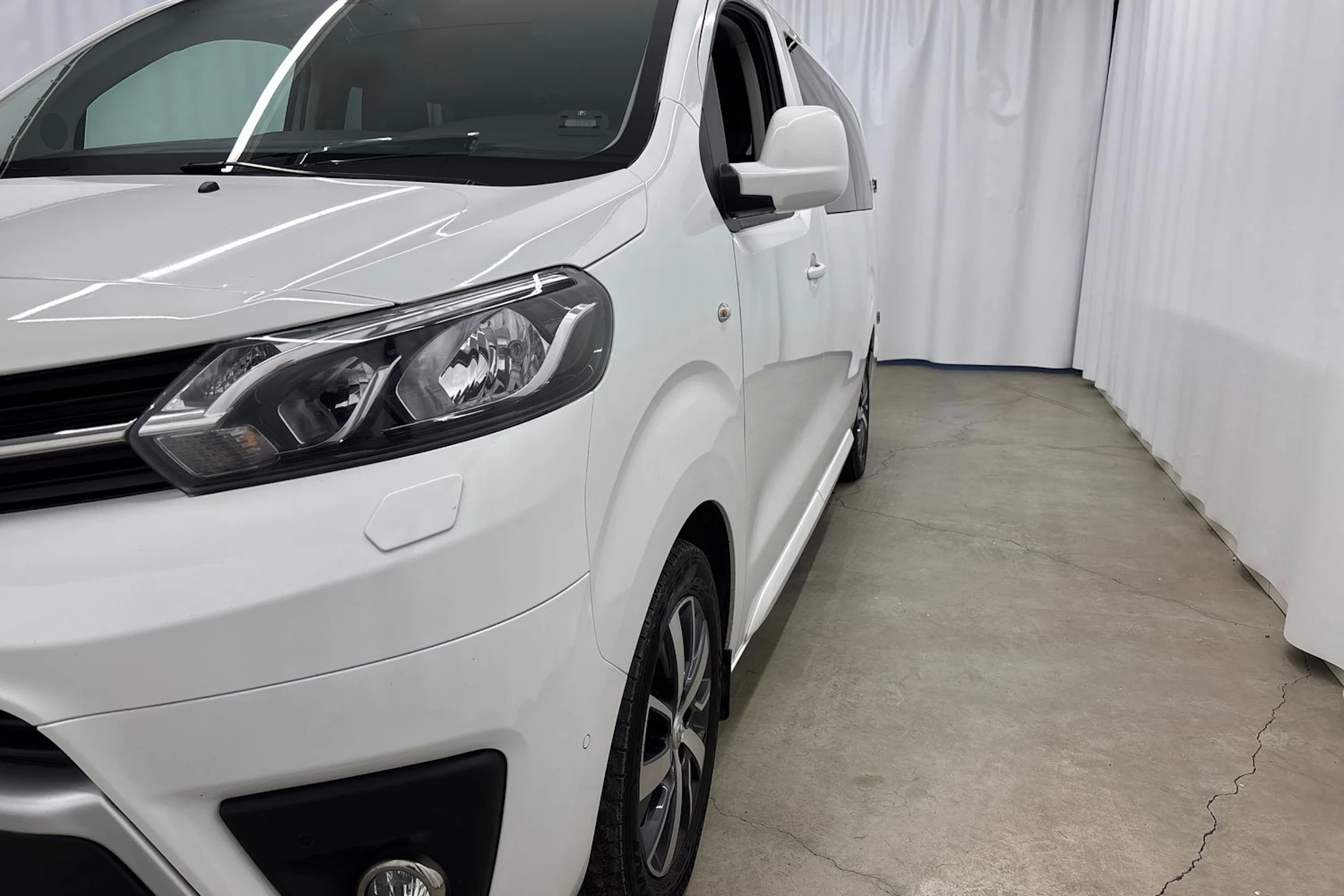 valkoinen Toyota Proace Verso 2020 kuva 20.