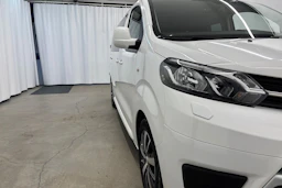 valkoinen Toyota Proace Verso 2020 kuva 21.