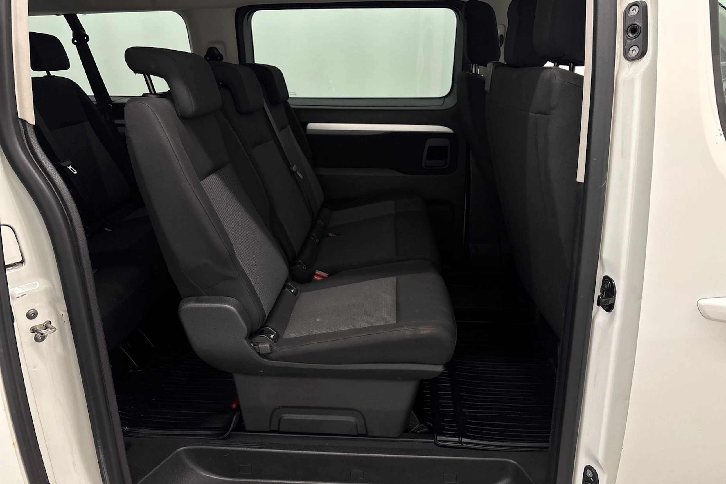 valkoinen Toyota Proace Verso 2020 kuva 22.