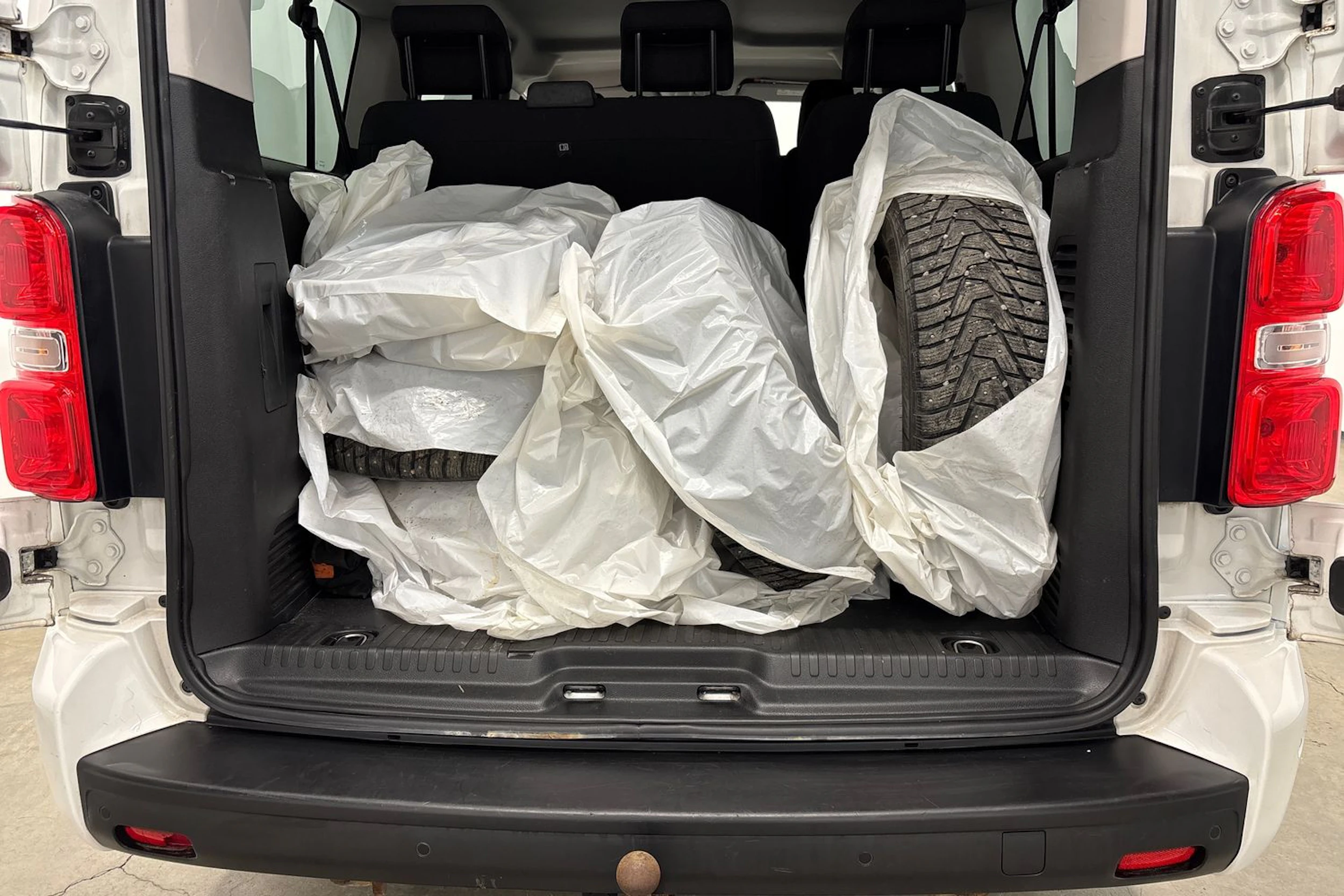 valkoinen Toyota Proace Verso 2020 kuva 24.