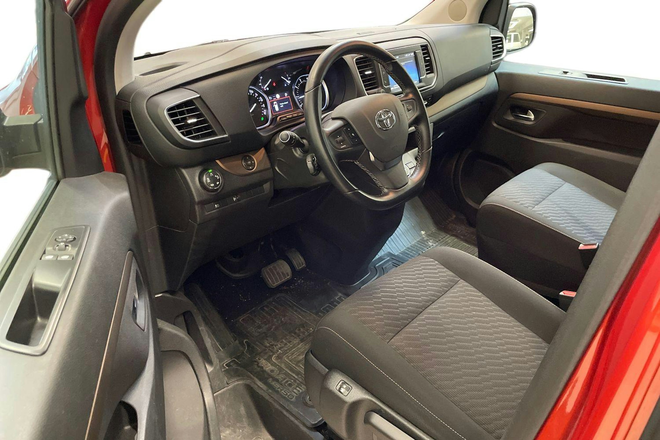 oranssi Toyota Proace Verso 2020 kuva 3.