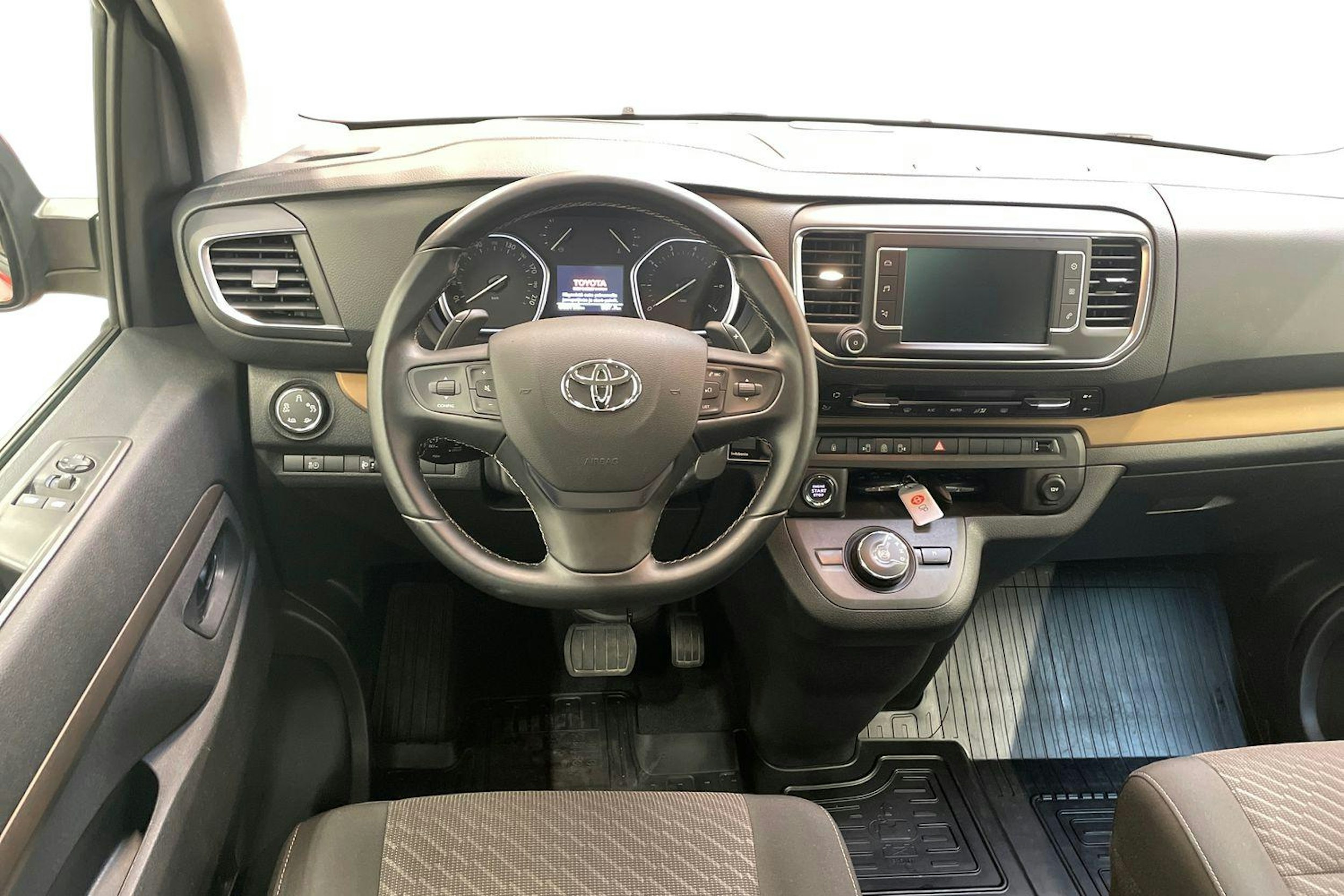 oranssi Toyota Proace Verso 2020 kuva 9.
