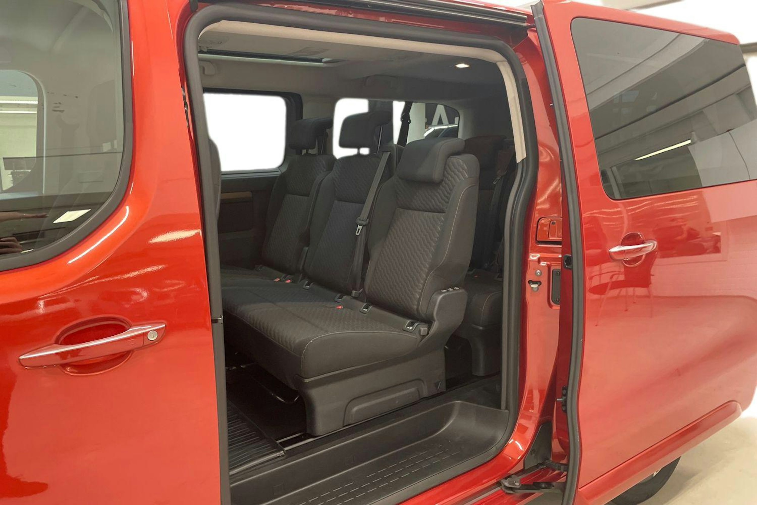 oranssi Toyota Proace Verso 2020 kuva 10.