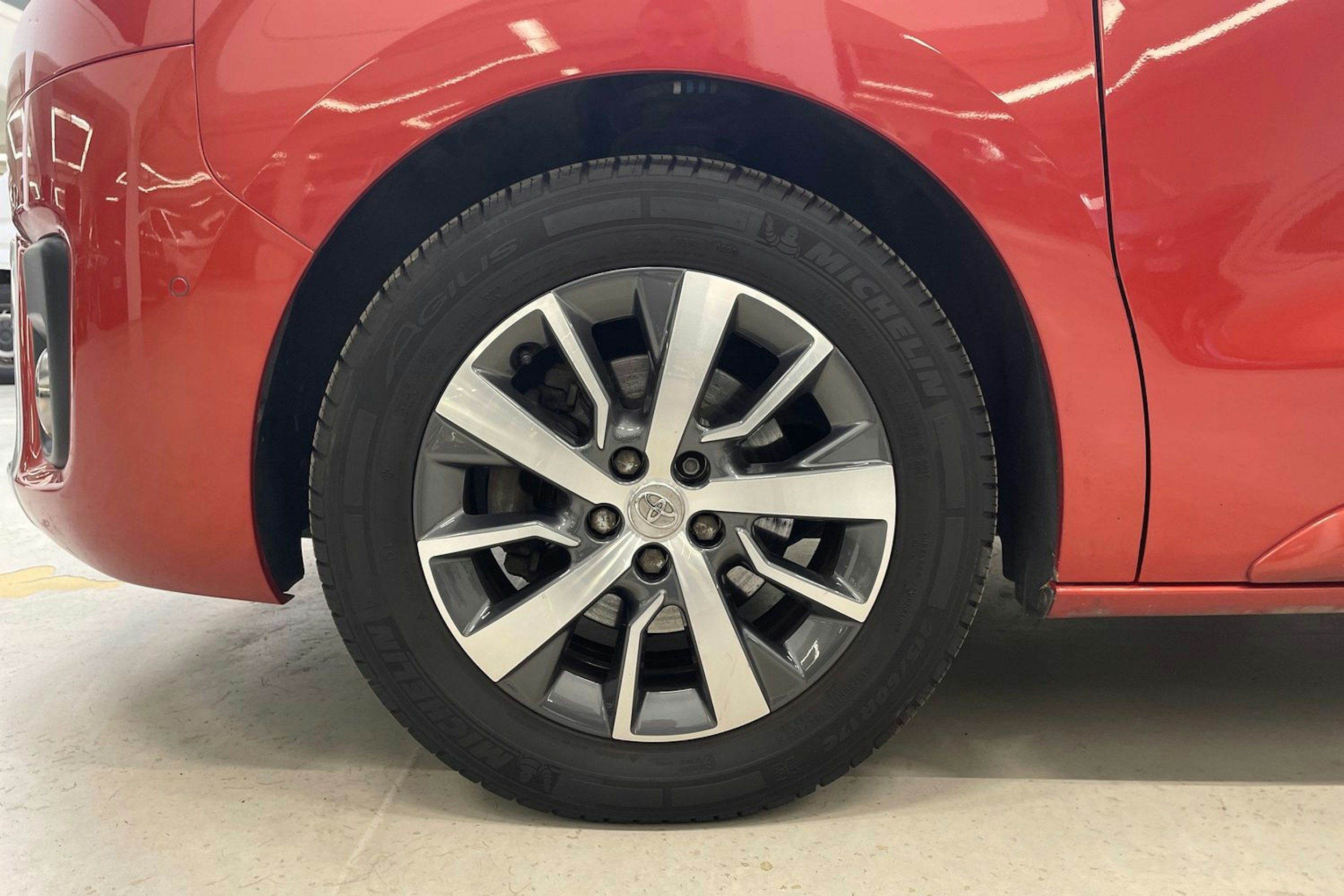 oranssi Toyota Proace Verso 2020 kuva 11.