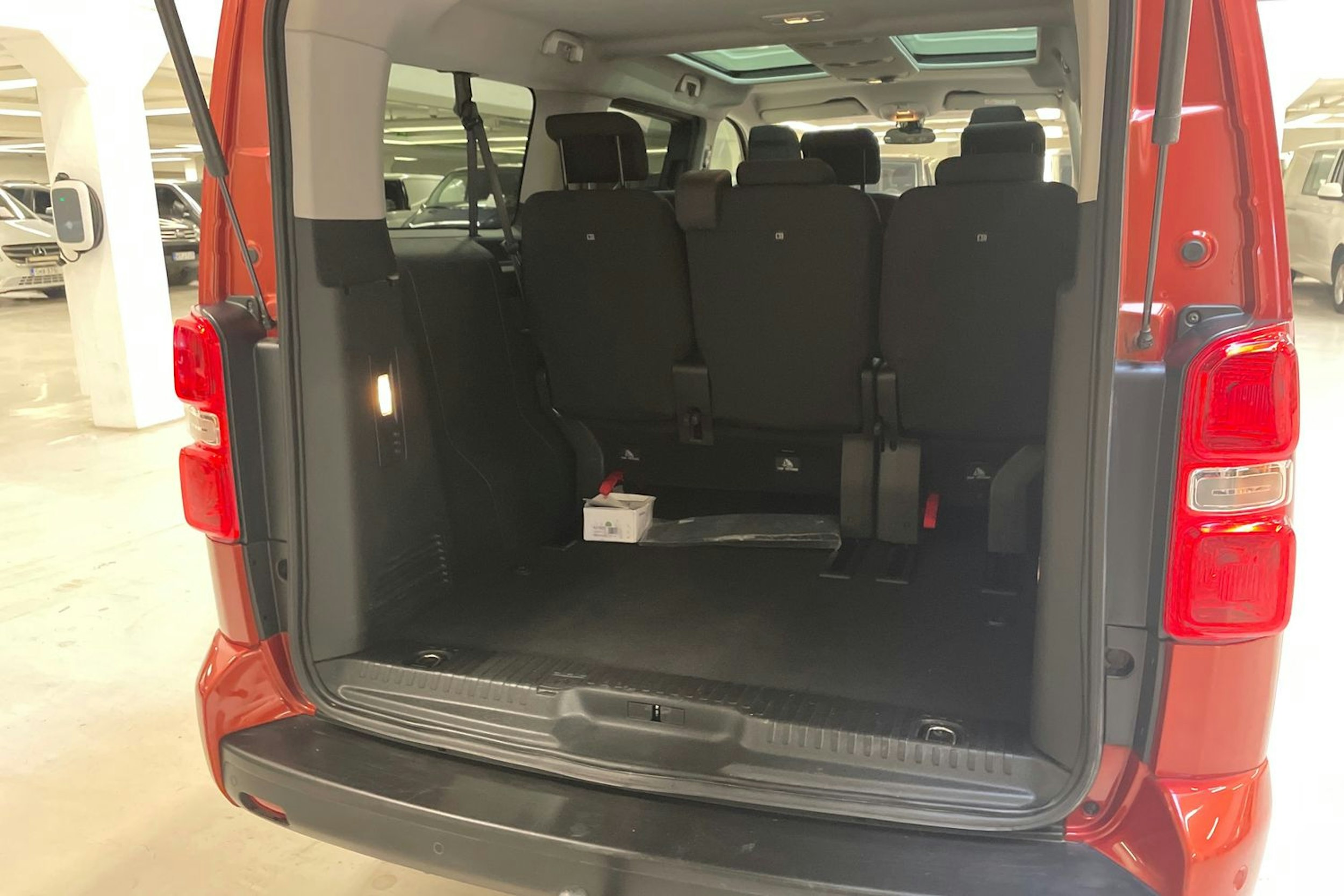 oranssi Toyota Proace Verso 2020 kuva 15.