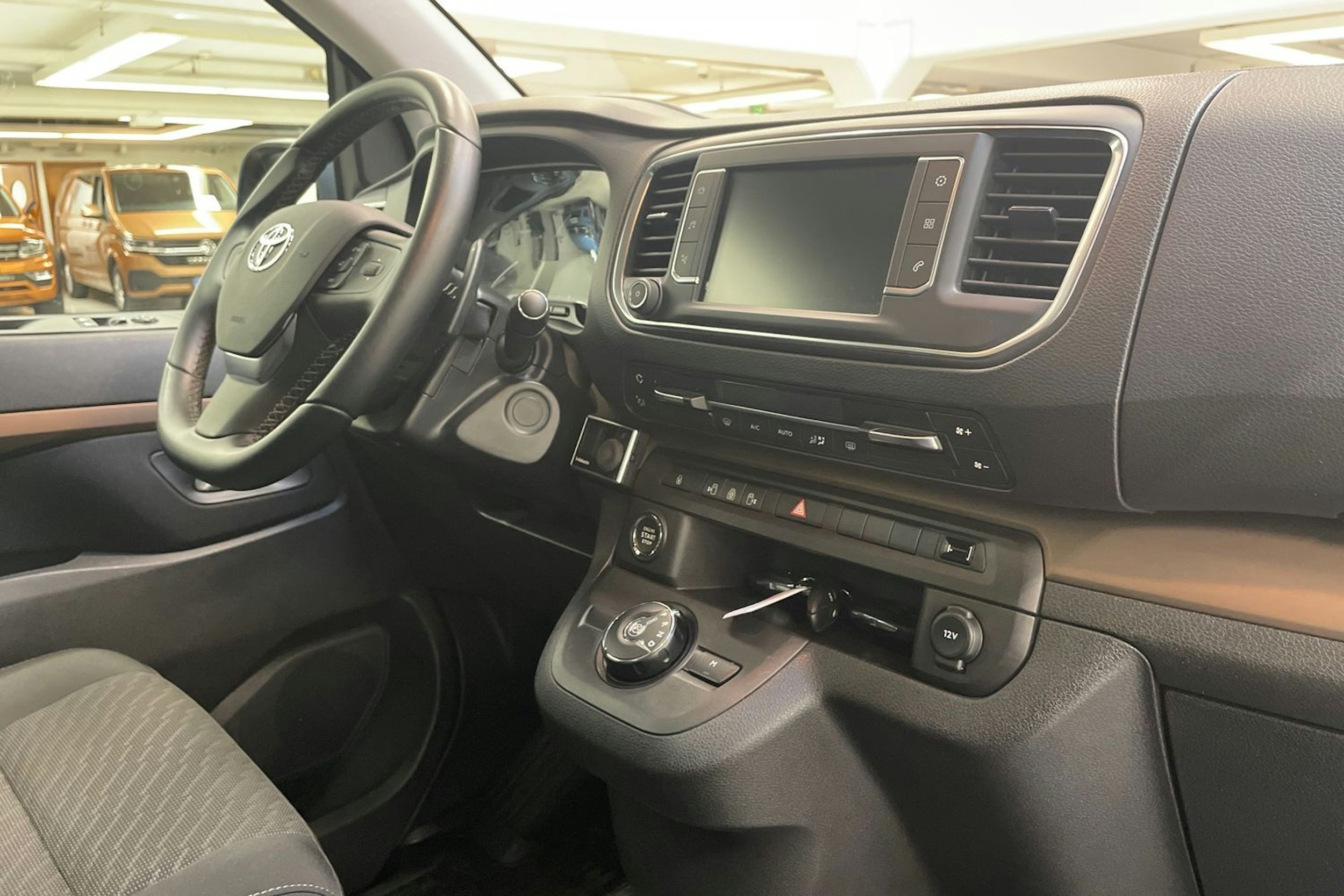 oranssi Toyota Proace Verso 2020 kuva 20.