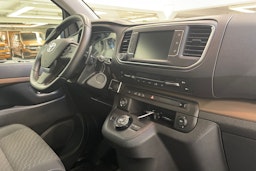 oranssi Toyota Proace Verso 2020 kuva 20.