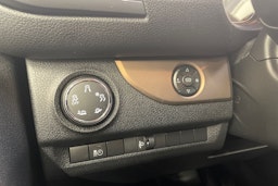 oranssi Toyota Proace Verso 2020 kuva 23.