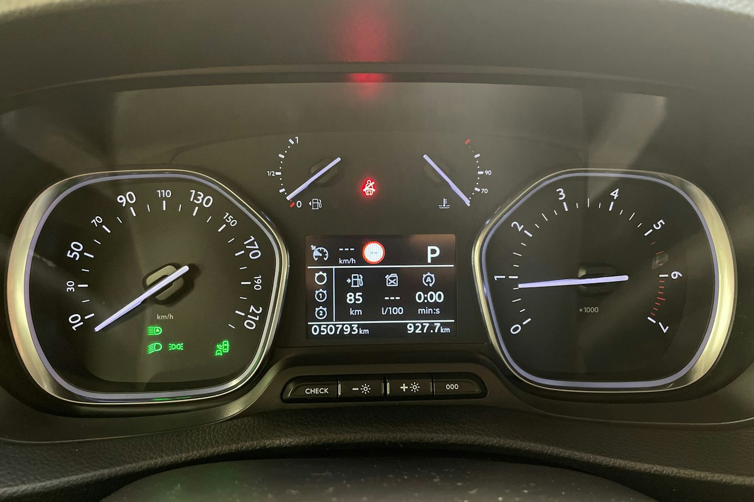 oranssi Toyota Proace Verso 2020 kuva 26.