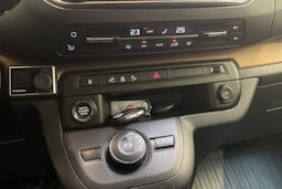 oranssi Toyota Proace Verso 2020 kuva 28.