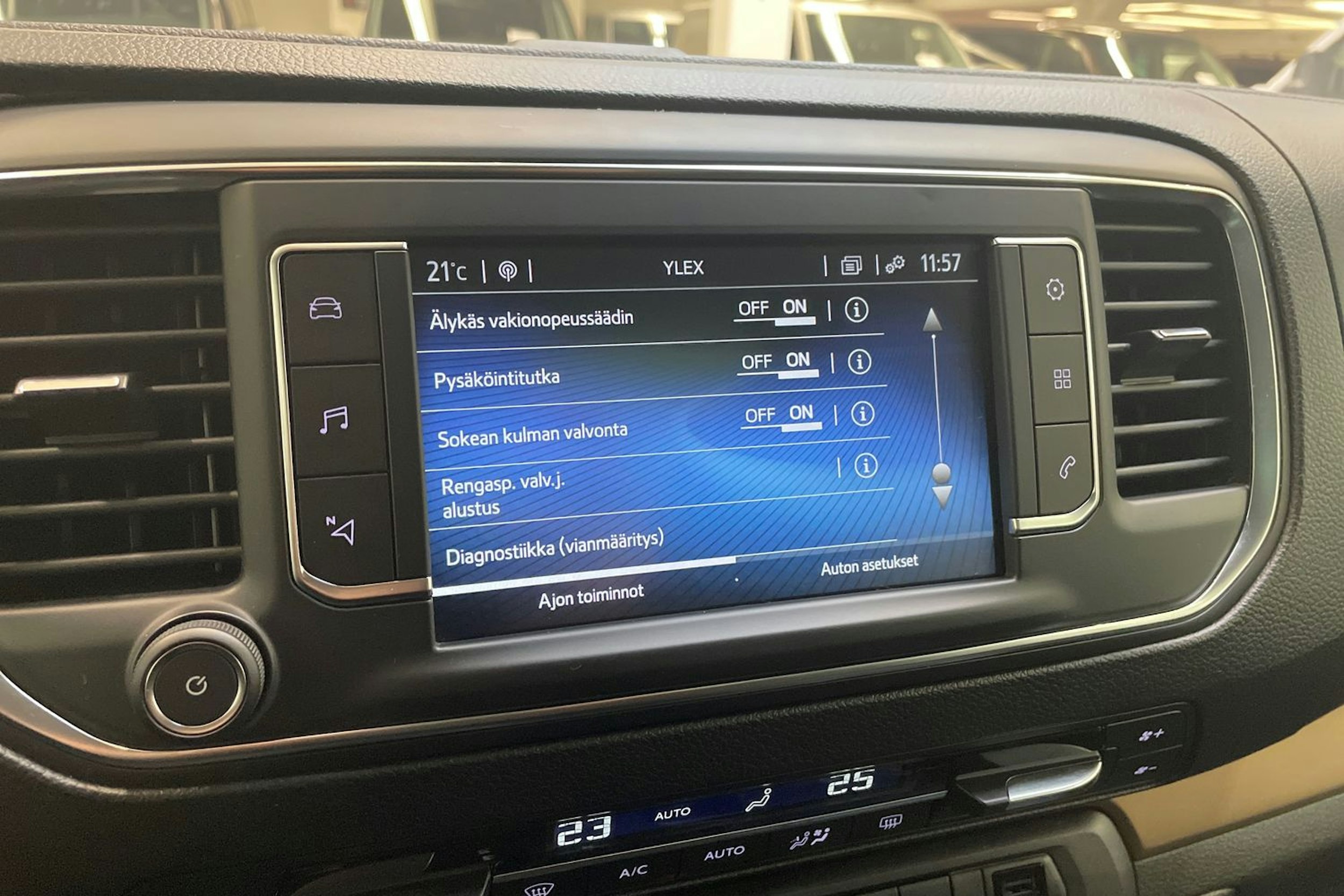 oranssi Toyota Proace Verso 2020 kuva 30.