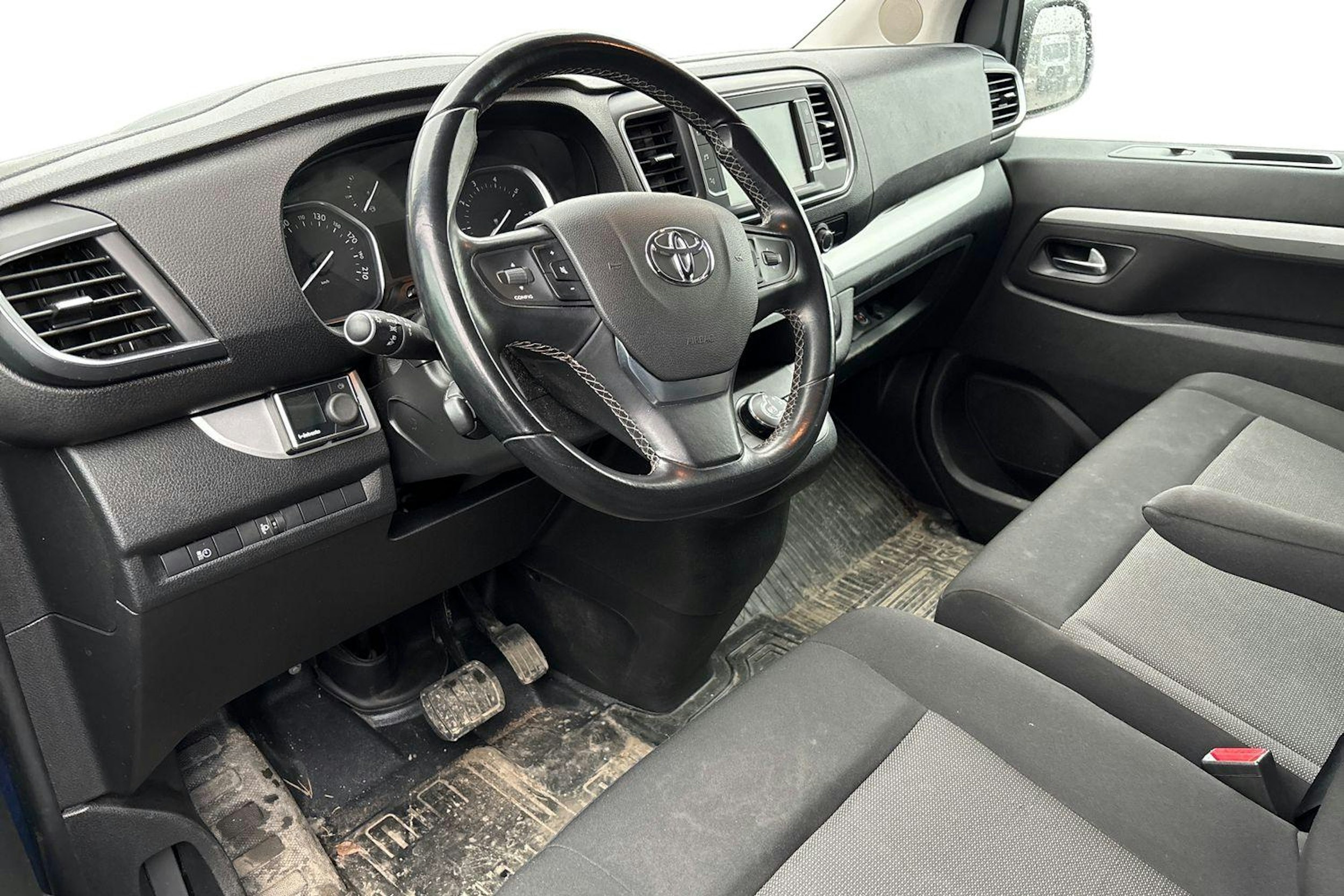 sininen Toyota Proace Verso 2020 kuva 3.