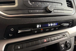 valkoinen Toyota Proace Verso 2020 kuva 19.