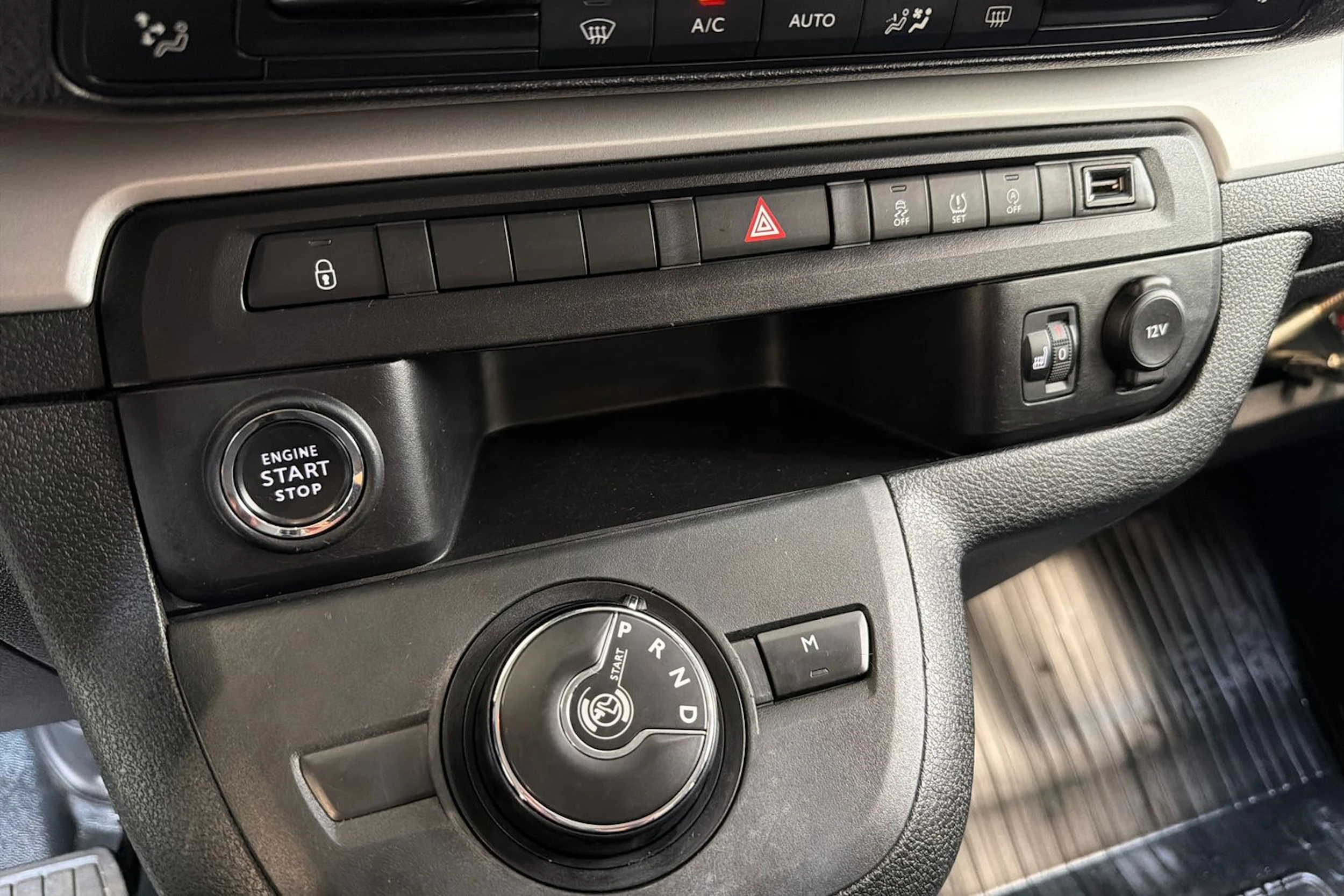 valkoinen Toyota Proace Verso 2020 kuva 20.